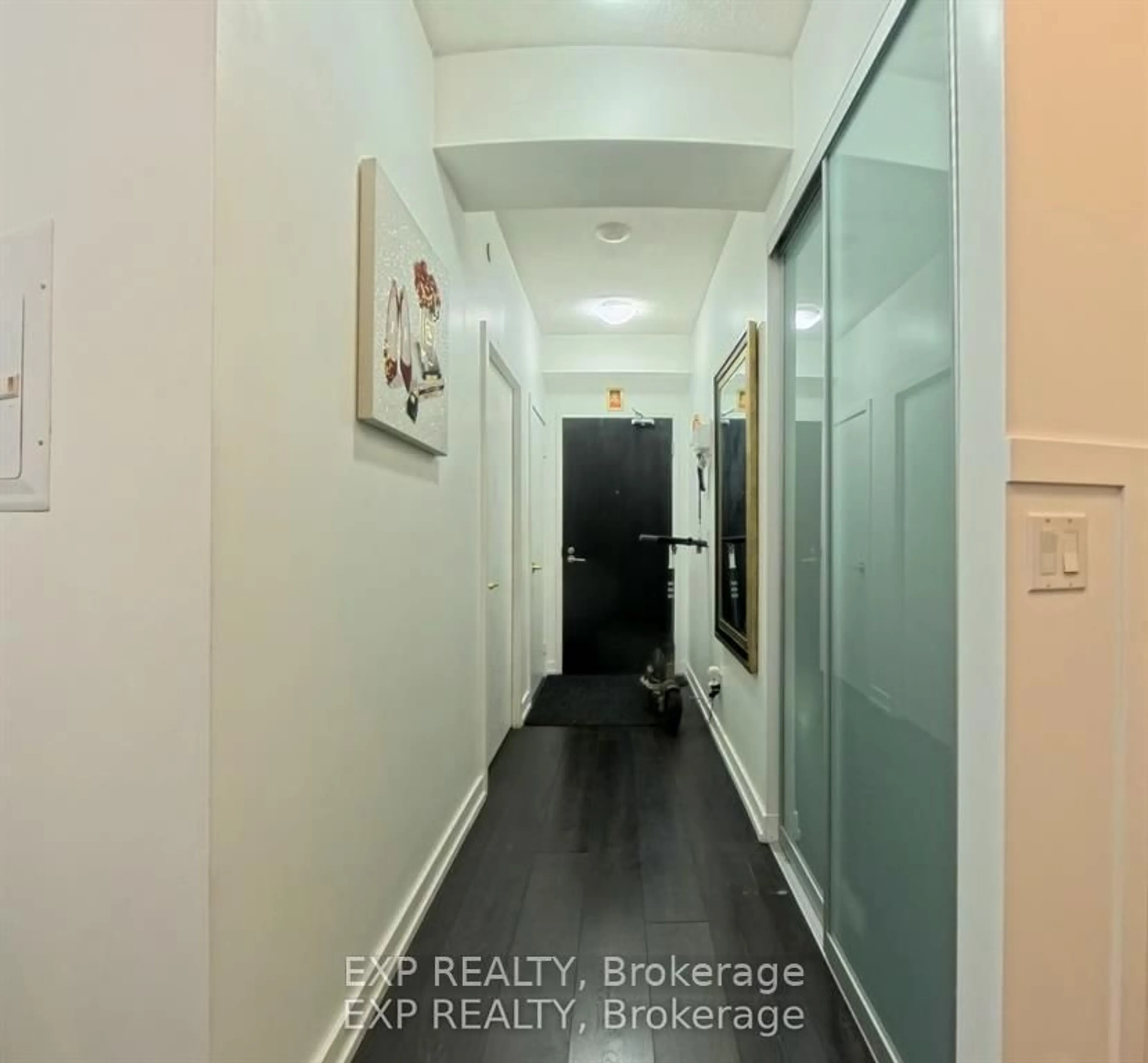 Indoor entryway for 297 College St #608, Toronto Ontario M5T 0C2