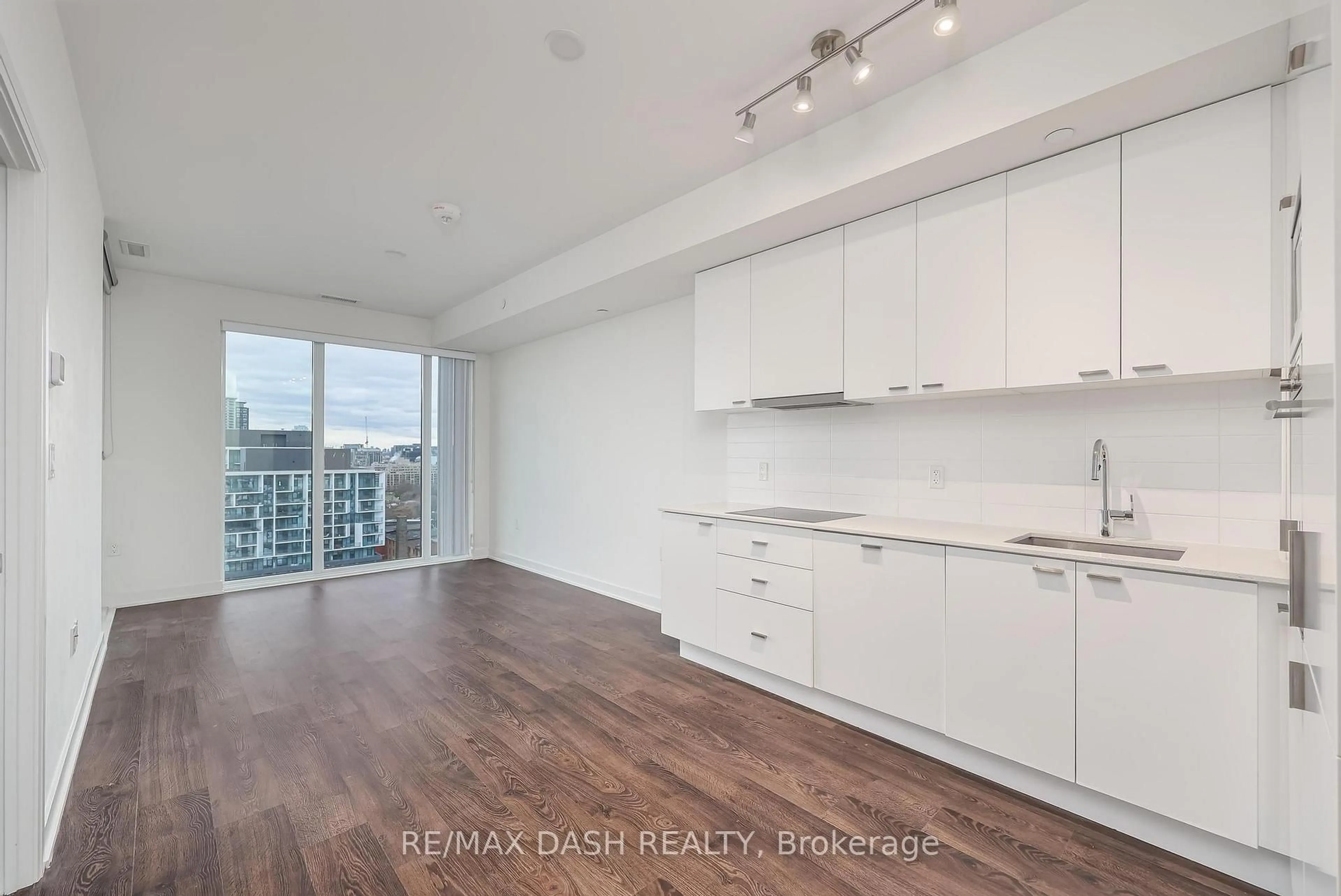 Open concept kitchen, wood/laminate floor for 27 Bathurst St #1508W, Toronto Ontario M5V 0R1