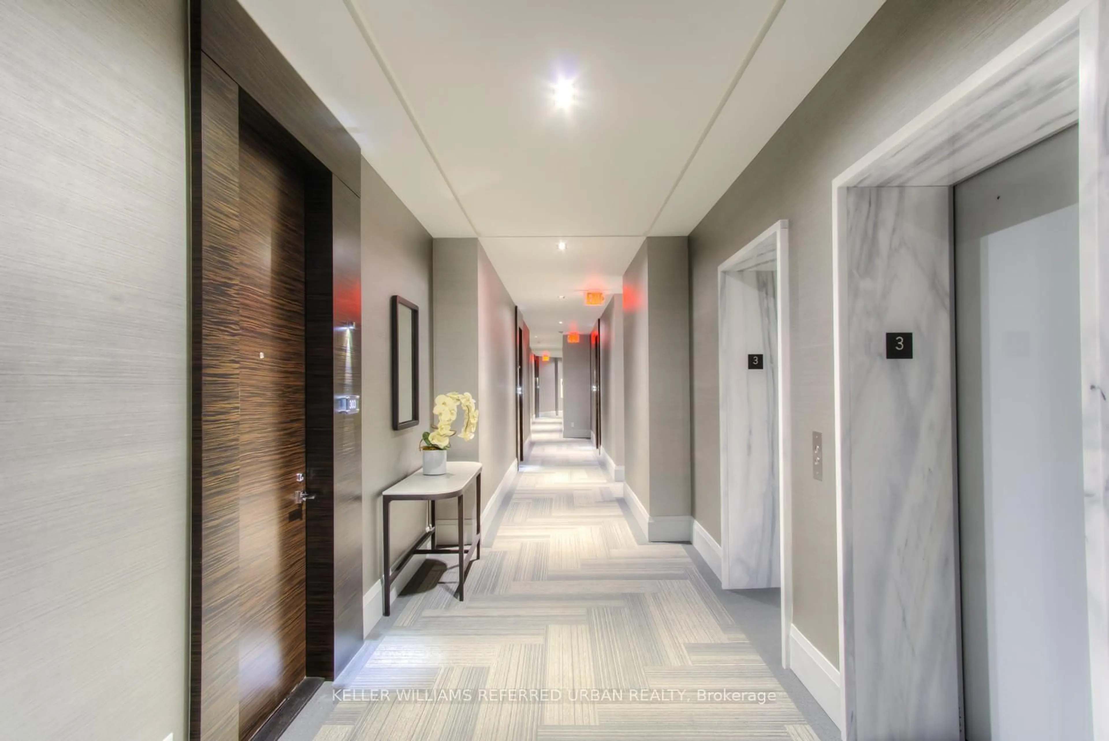 Indoor foyer for 88 Davenport Rd #302, Toronto Ontario M5R 0A5