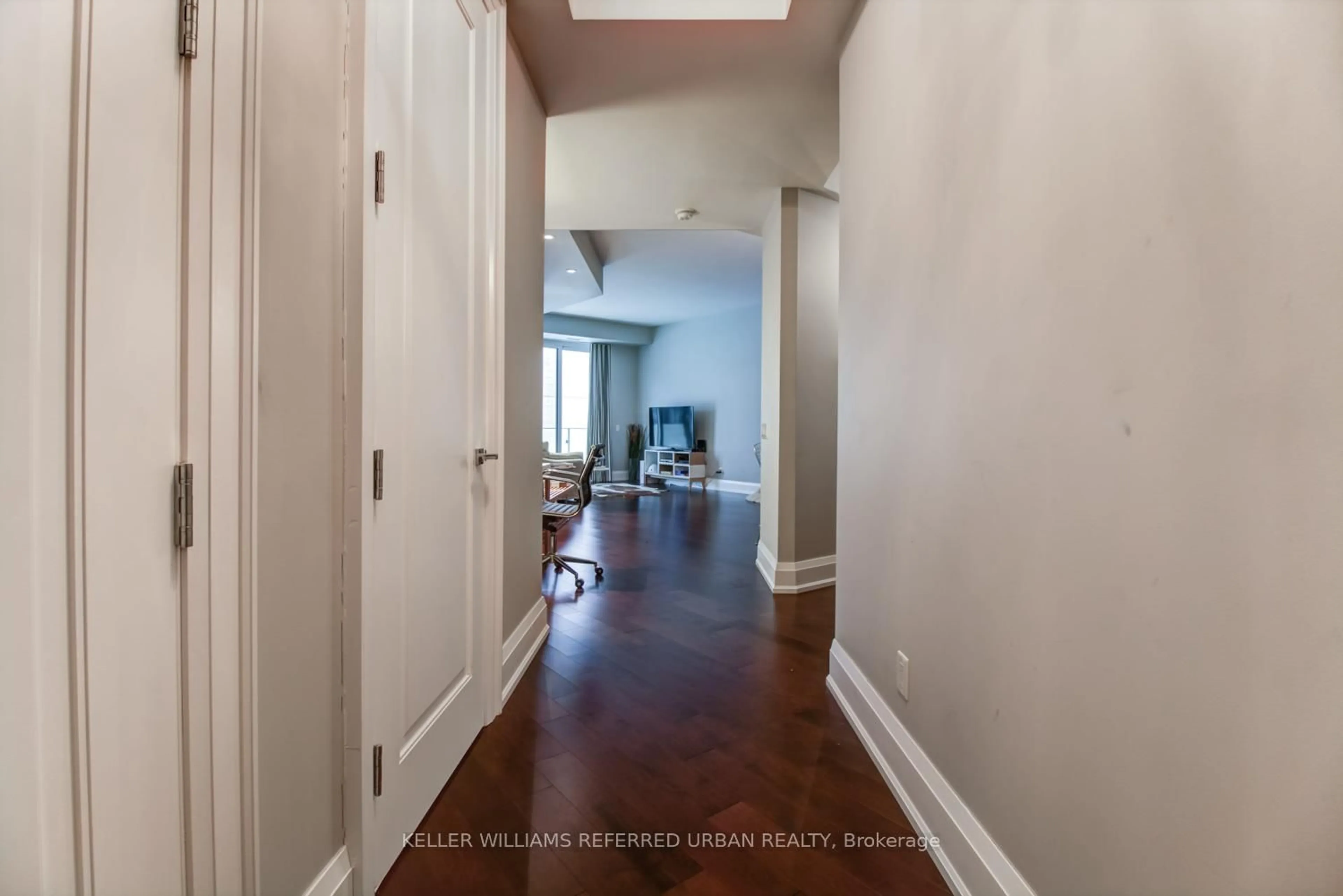 Indoor entryway for 88 Davenport Rd #302, Toronto Ontario M5R 0A5
