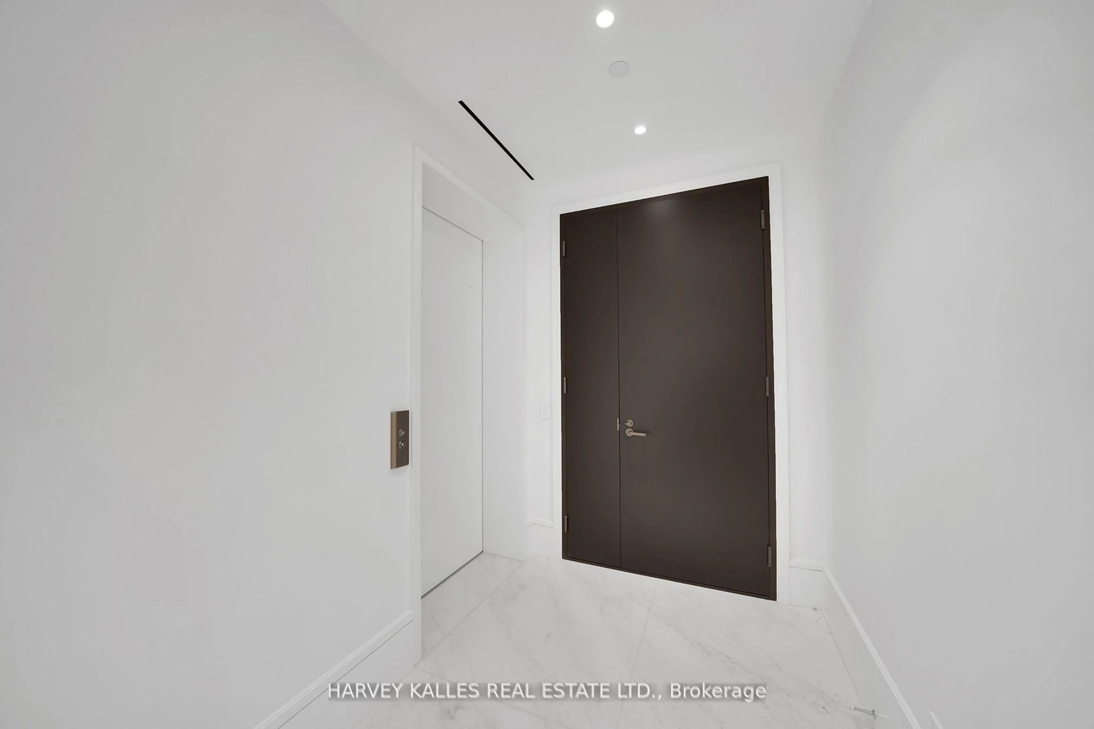 Indoor foyer for 7 Dale Ave #304, Toronto Ontario M4W 1K2