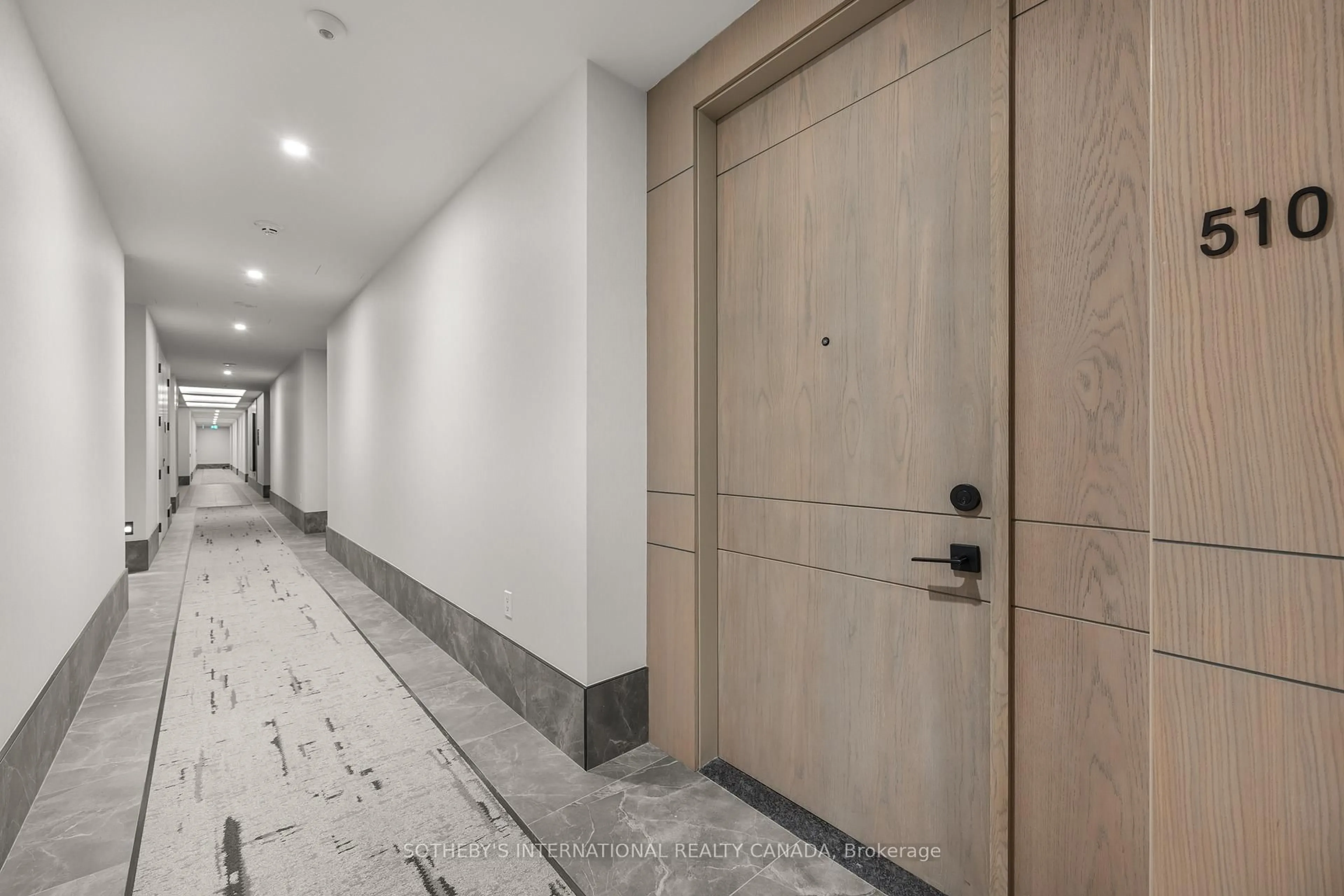 Indoor foyer for 2 Forest Hill Rd #510, Toronto Ontario M4V 2L3