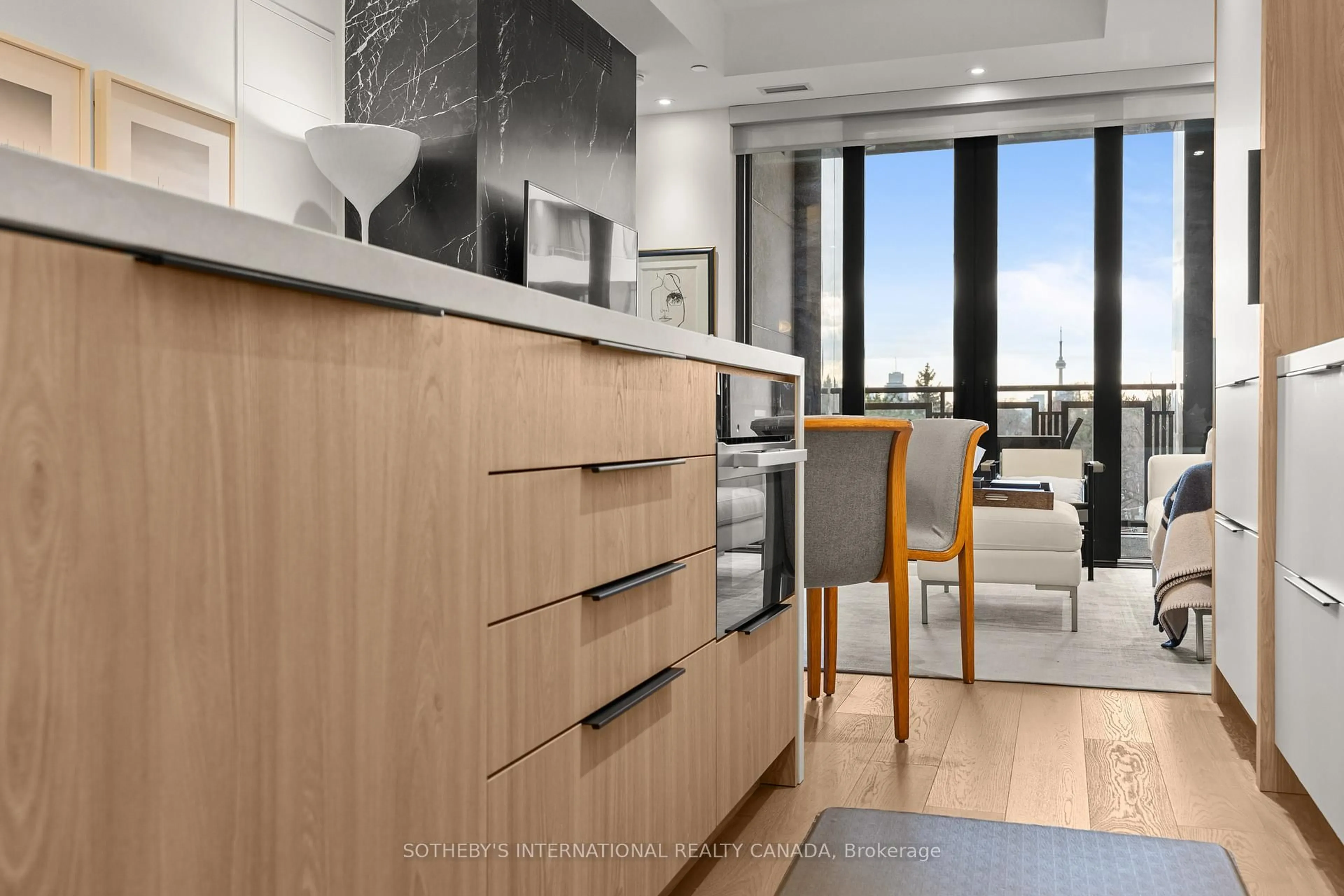 Contemporary kitchen, wood/laminate floor for 2 Forest Hill Rd #510, Toronto Ontario M4V 2L3