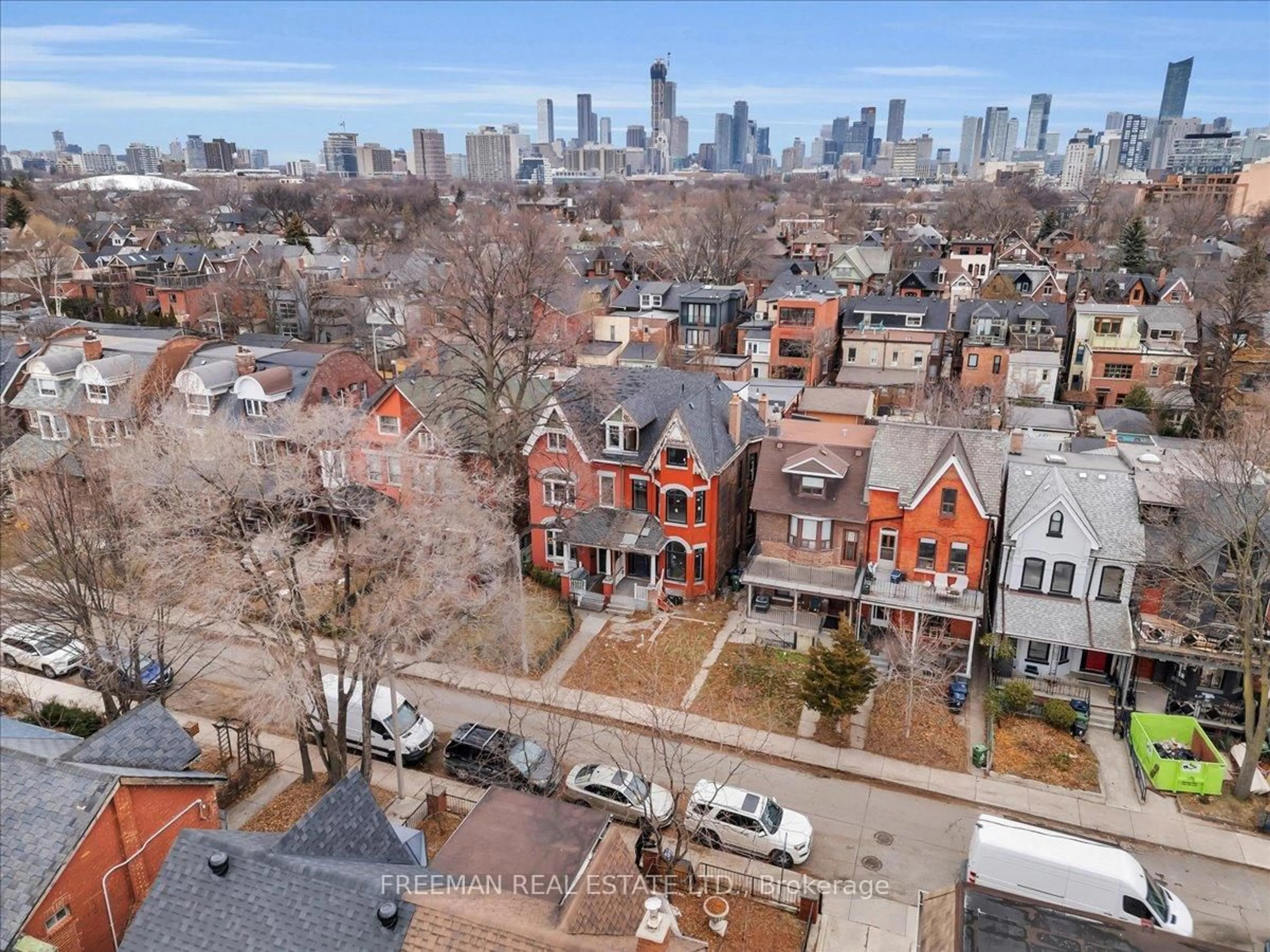 A pic from outside/outdoor area/front of a property/back of a property/a pic from drone, city buildings view from balcony for 393 Manning Ave, Toronto Ontario M6G 2V6