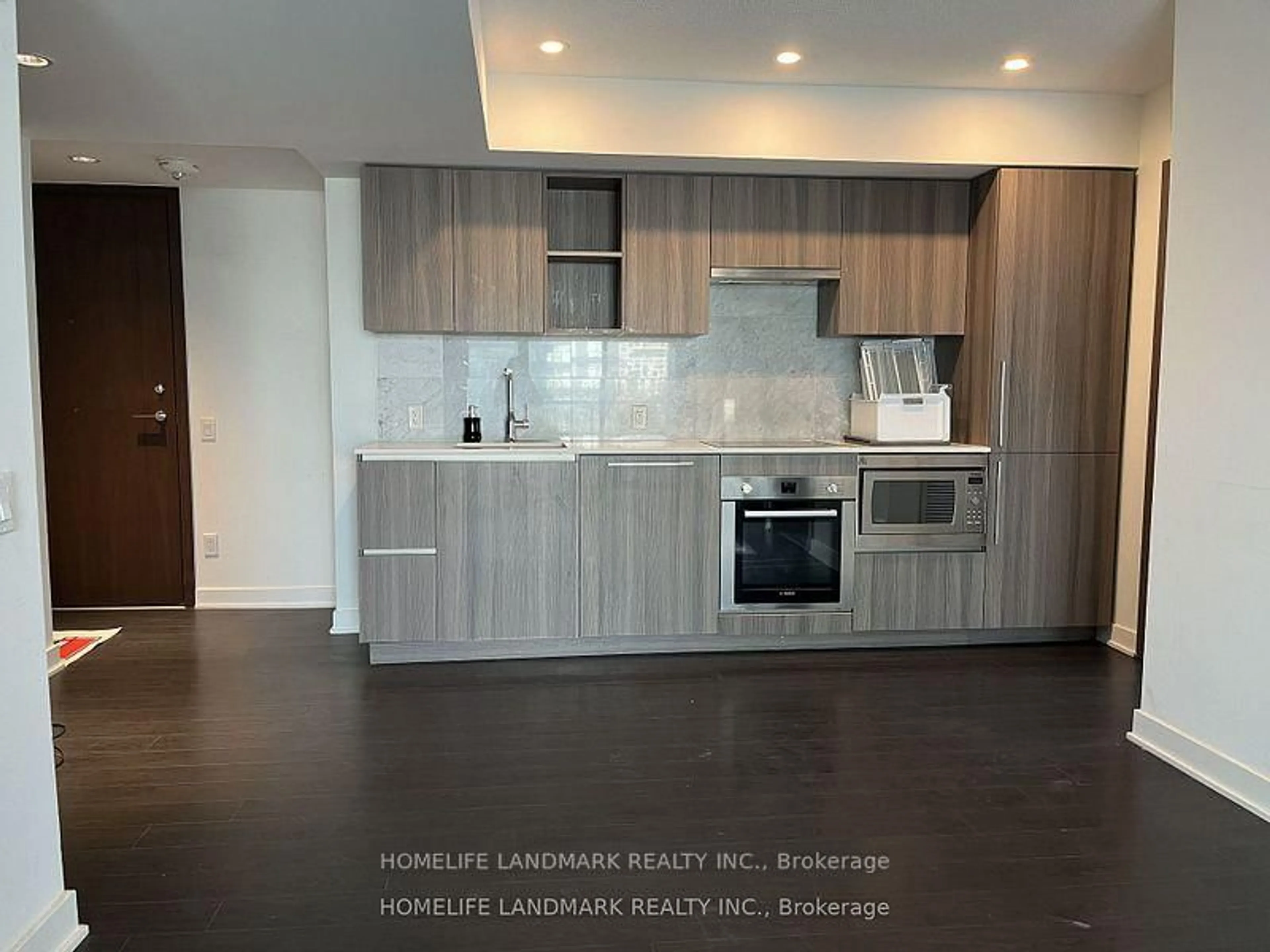 Standard kitchen, wood/laminate floor for 17 Bathurst St #1506, Toronto Ontario M5V 0N1