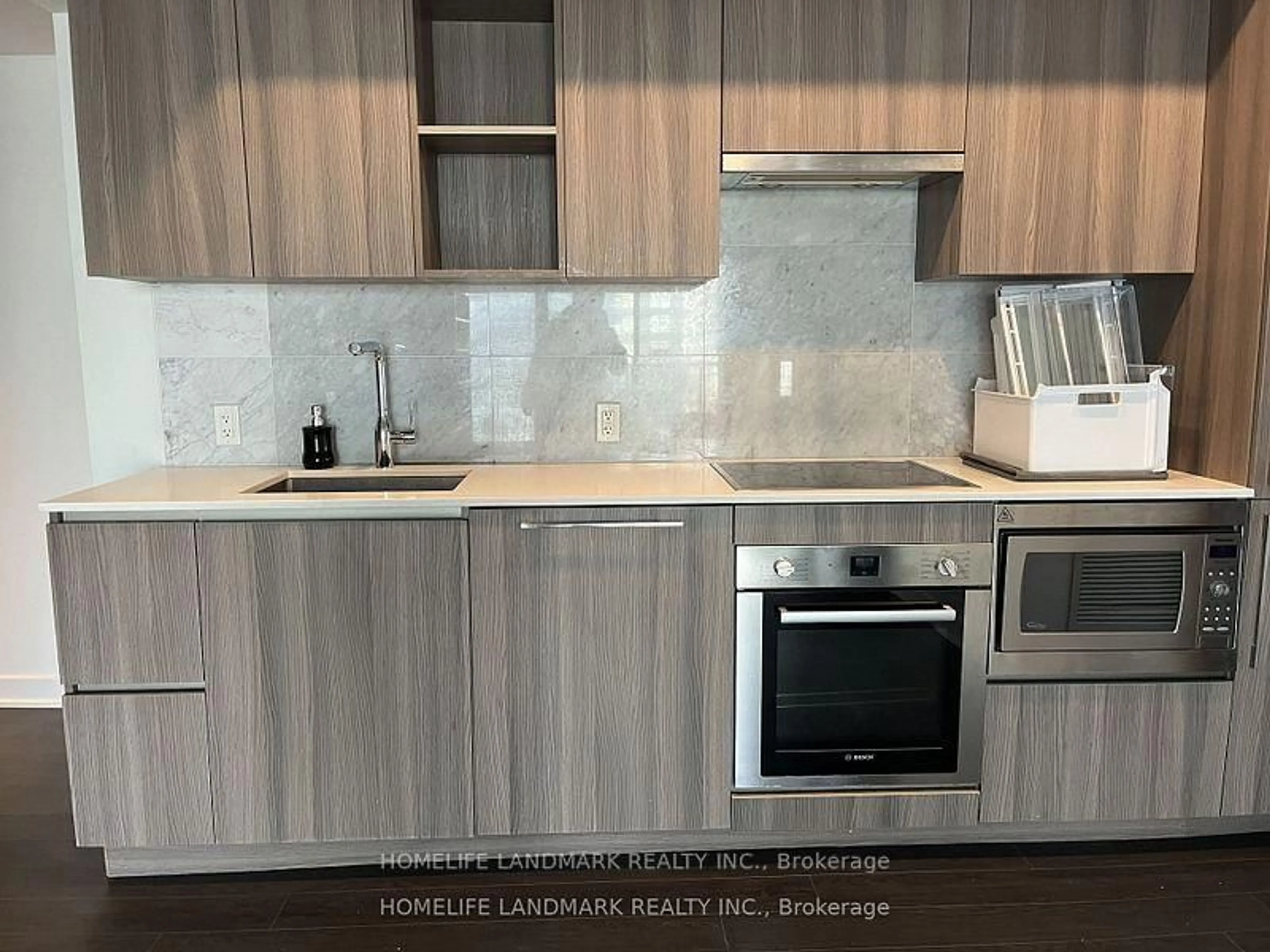 Standard kitchen, wood/laminate floor for 17 Bathurst St #1506, Toronto Ontario M5V 0N1