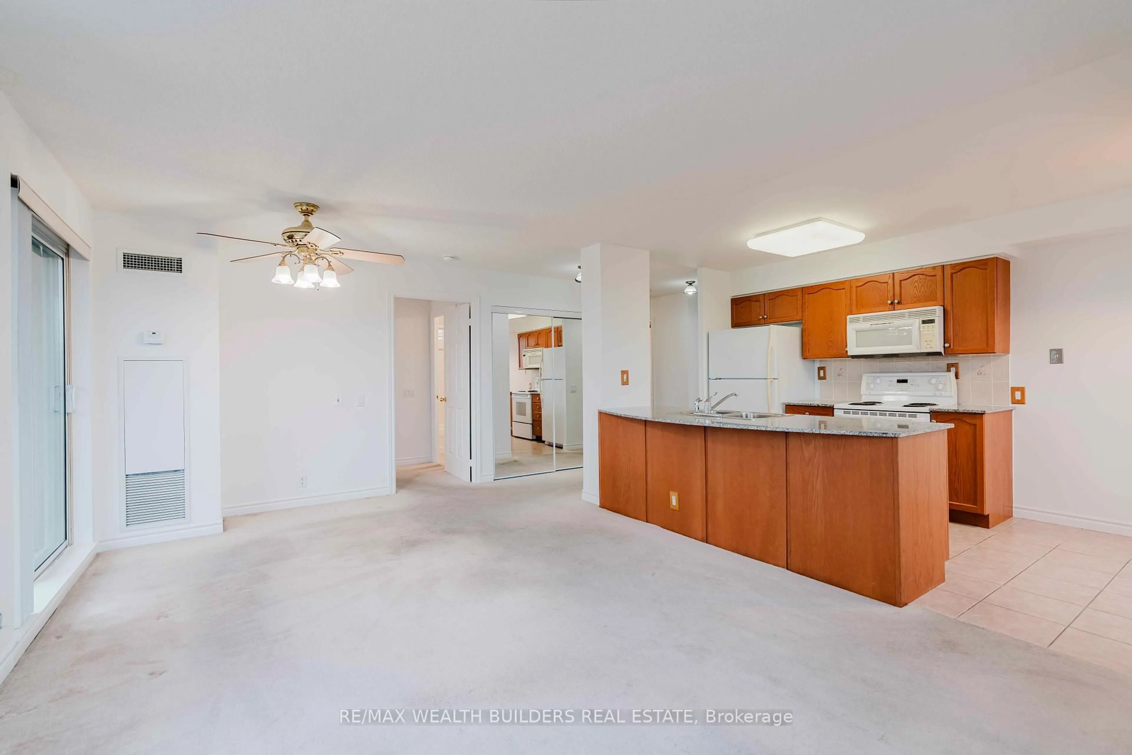 Unknown for 1720 Eglinton Ave #305, Toronto Ontario M4A 2X8