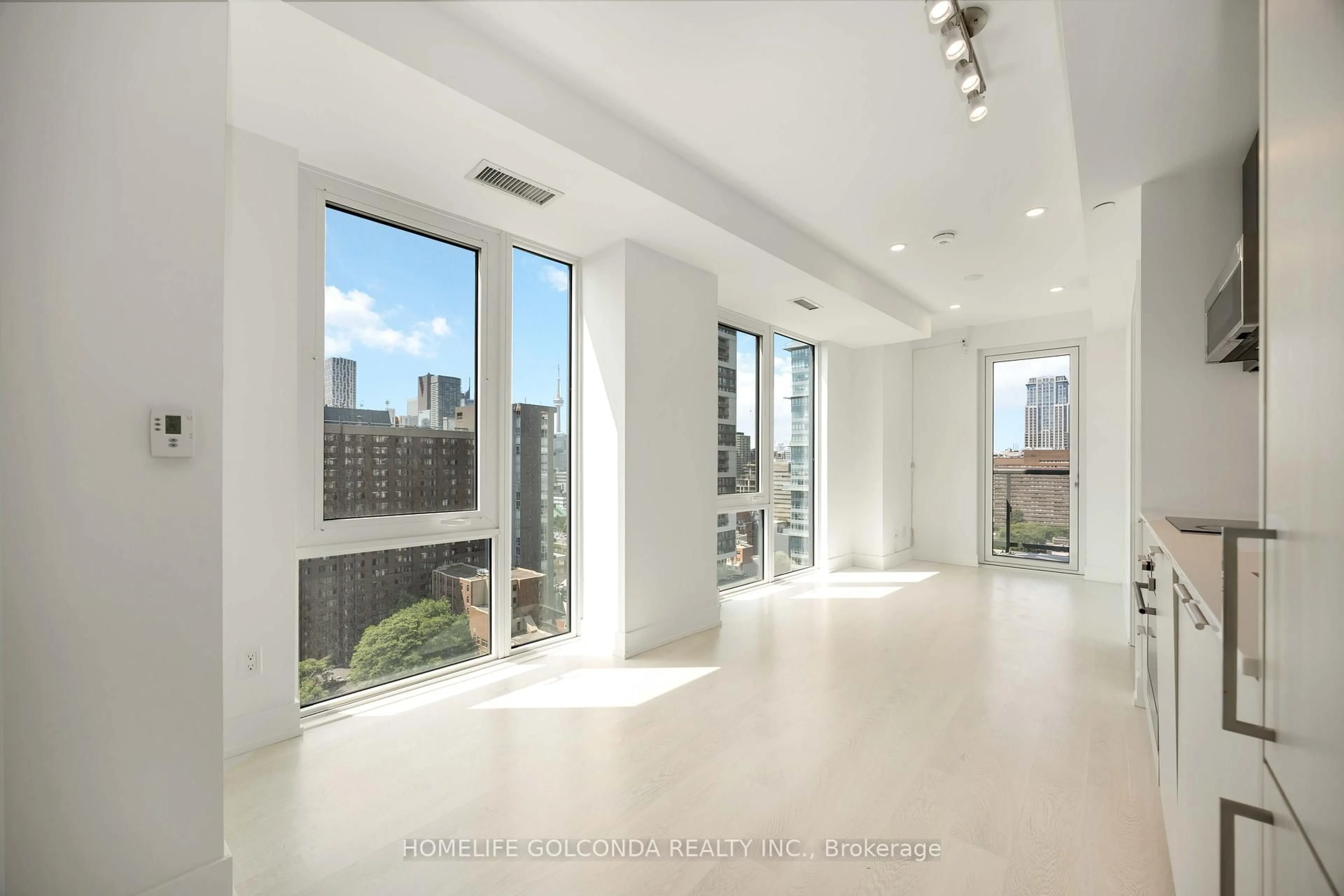 Indoor foyer for 308 Jarvis St #1703, Toronto Ontario M5B 0E3