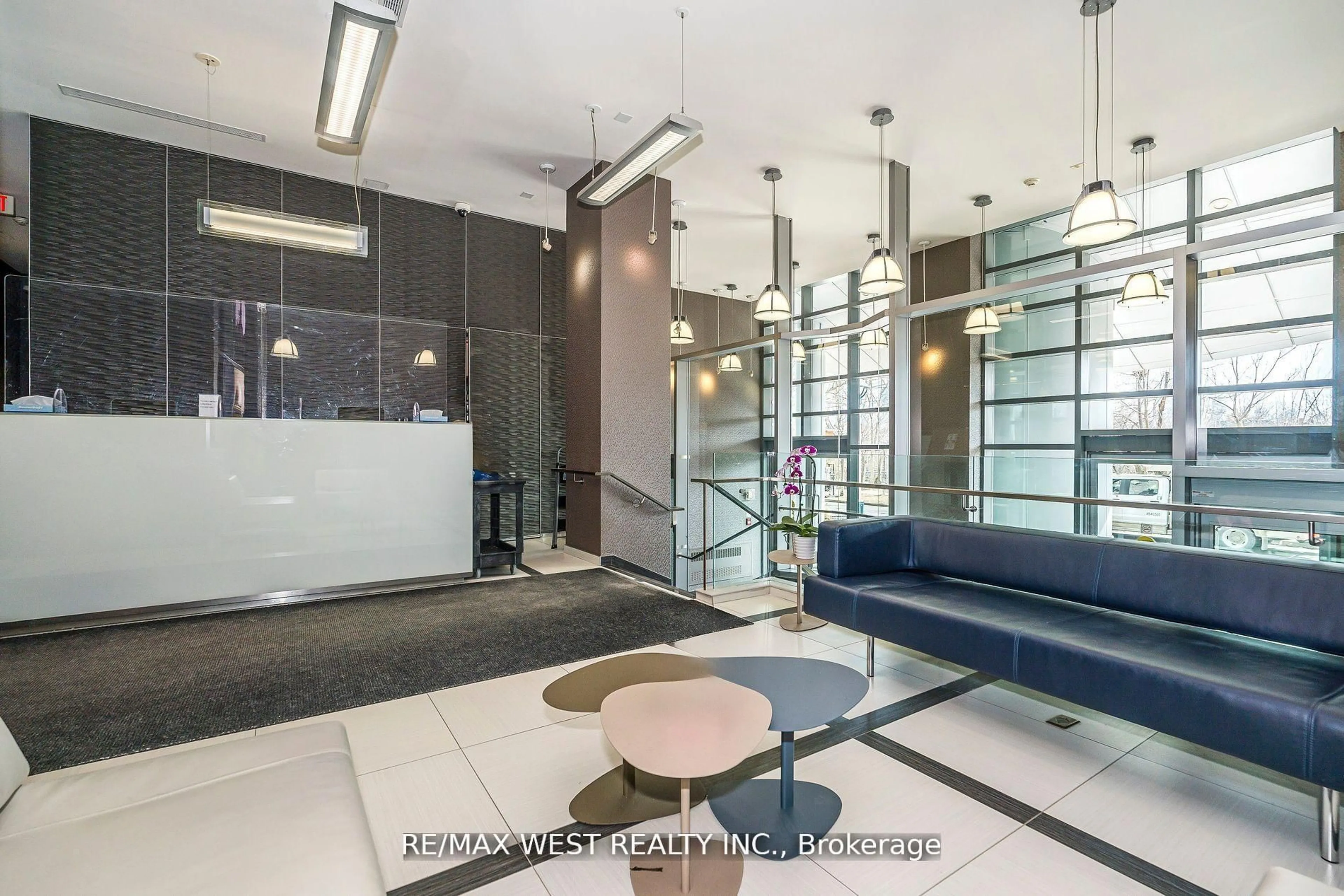 Lobby for 380 Macpherson Ave #333, Toronto Ontario M4V 3E3