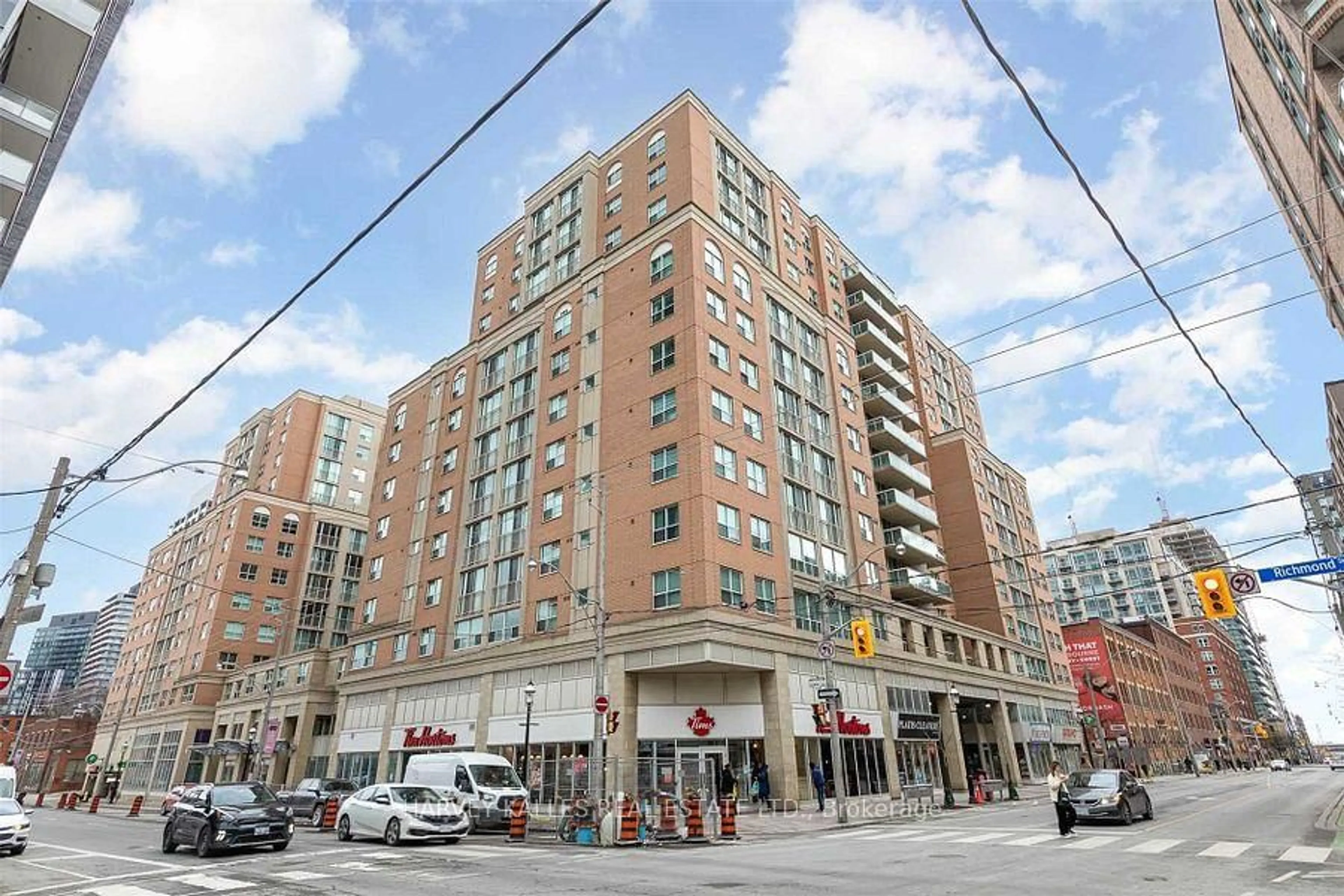Patio, building for 323 Richmond St #1405, Toronto Ontario M5A 4R3