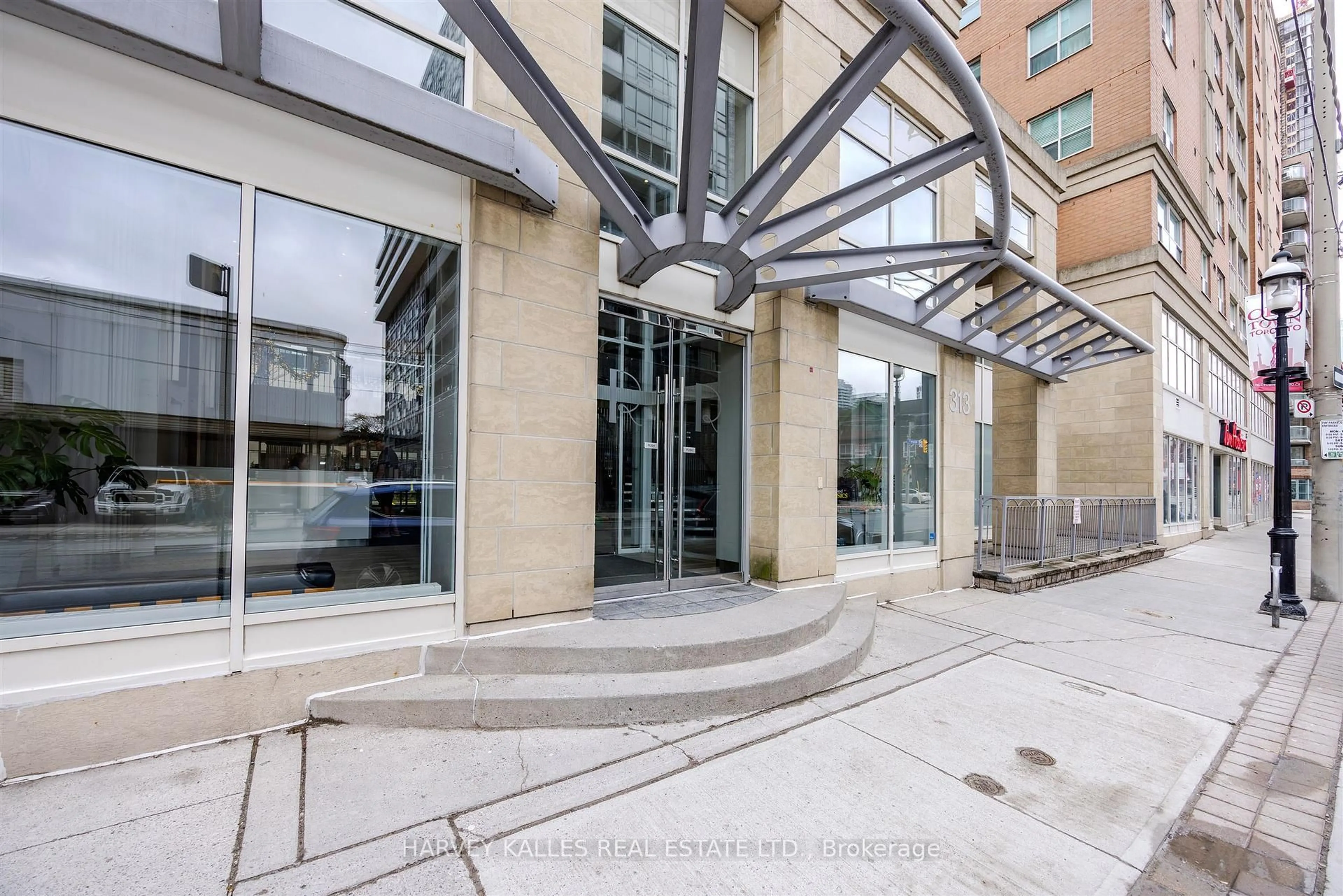 Indoor foyer for 323 Richmond St #1405, Toronto Ontario M5A 4R3