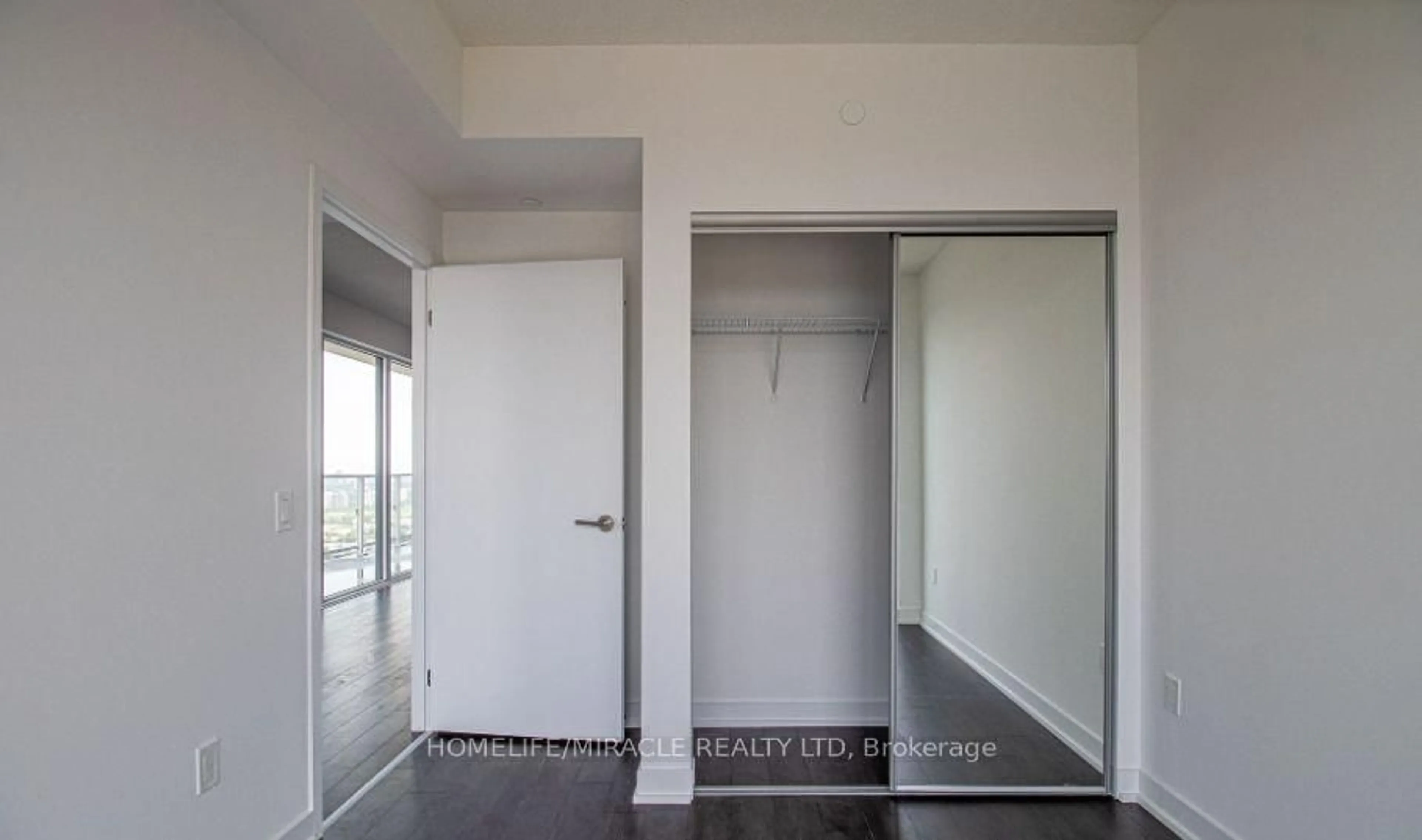 Indoor entryway for 50 O'Neill Rd #2704, Toronto Ontario M3C 0R1