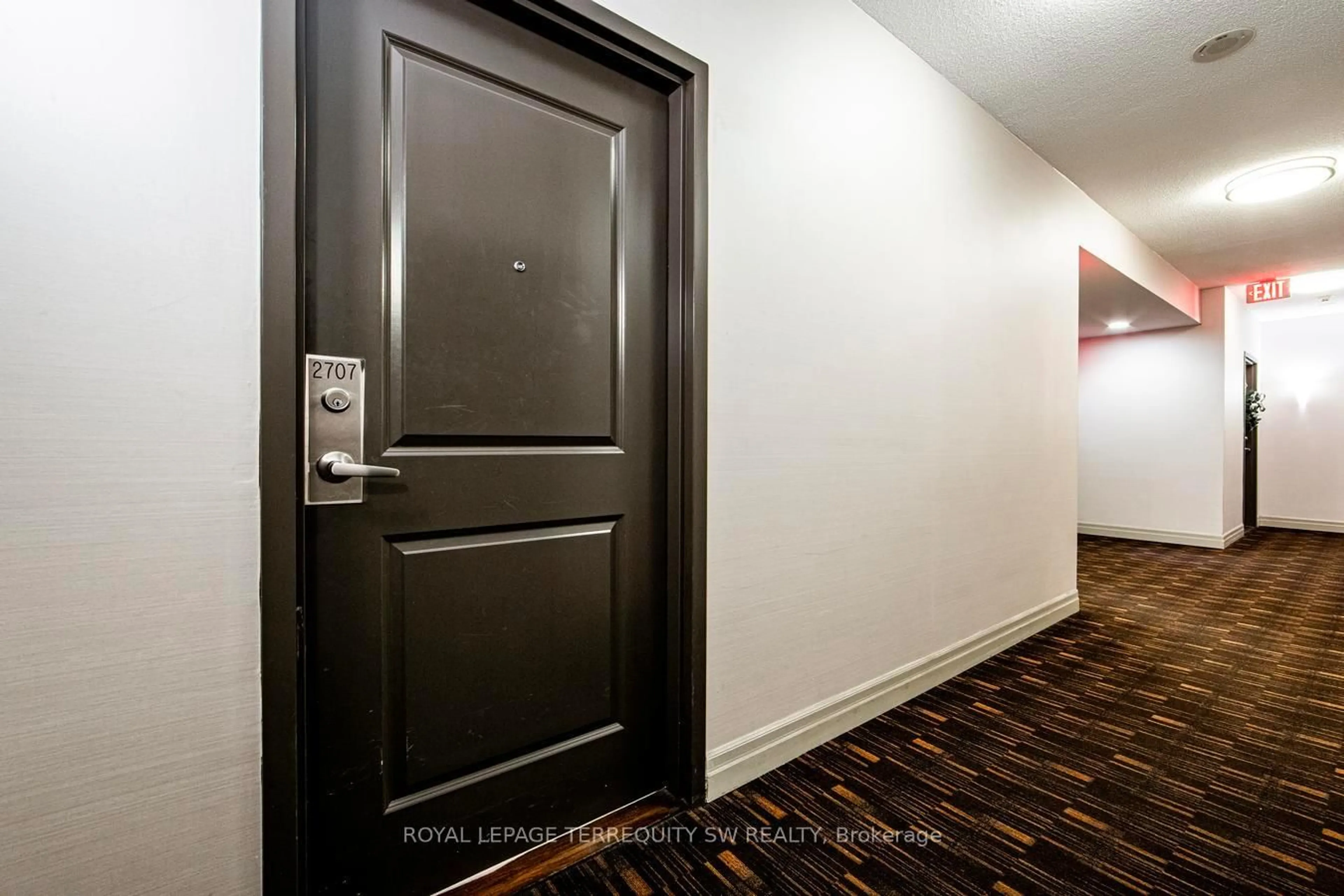 Indoor foyer for 628 Fleet St #2707, Toronto Ontario M5V 1A8