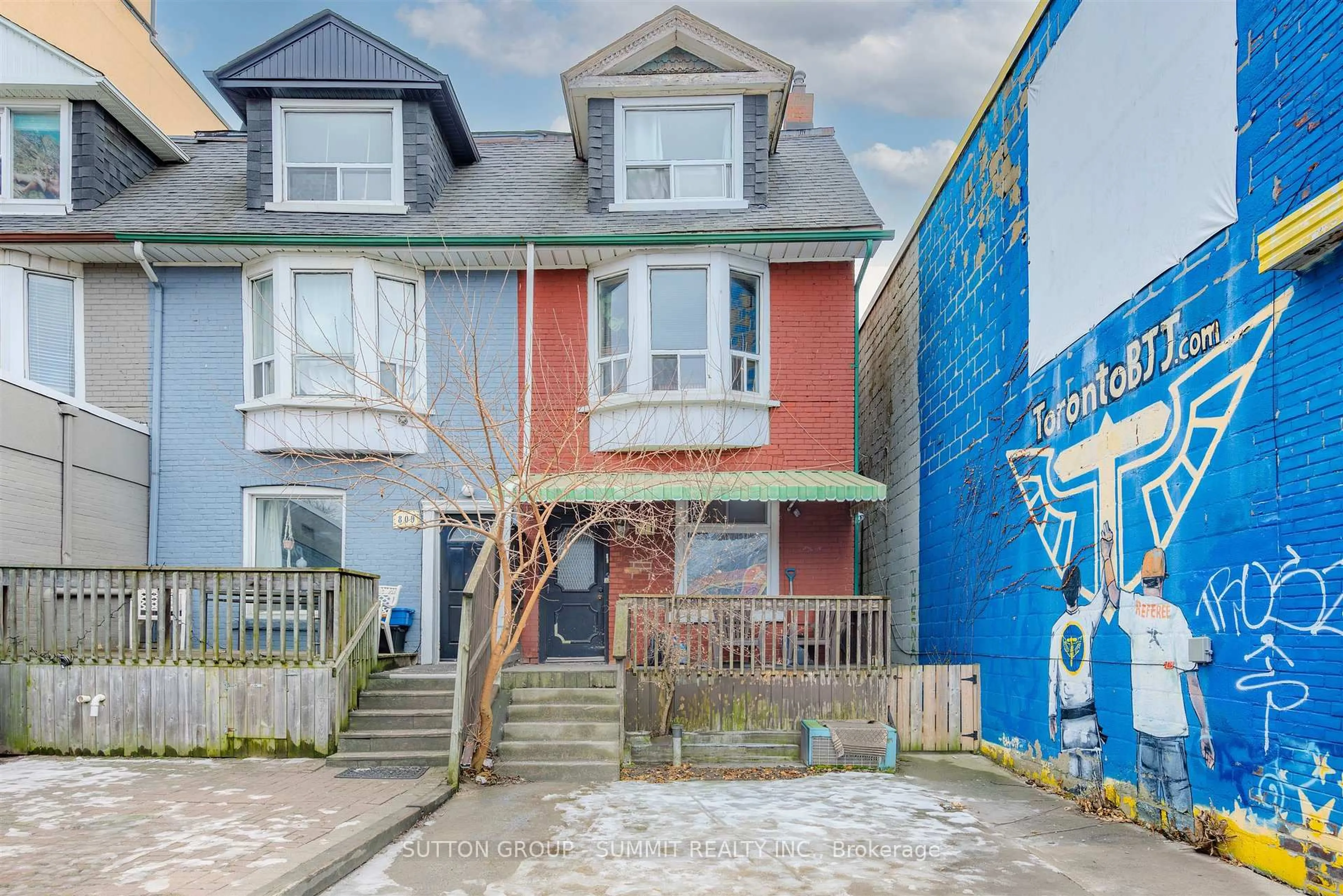 Unknown for 811 Bloor St, Toronto Ontario M6G 1L8