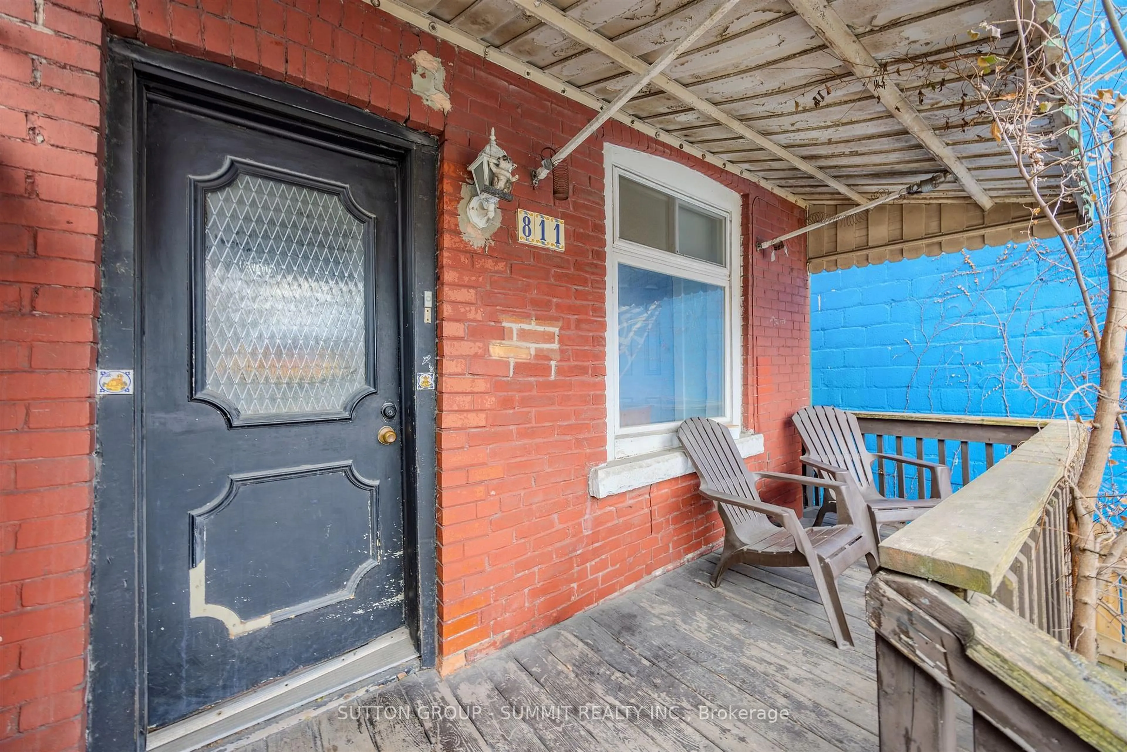 Patio, street for 811 Bloor St, Toronto Ontario M6G 1L8