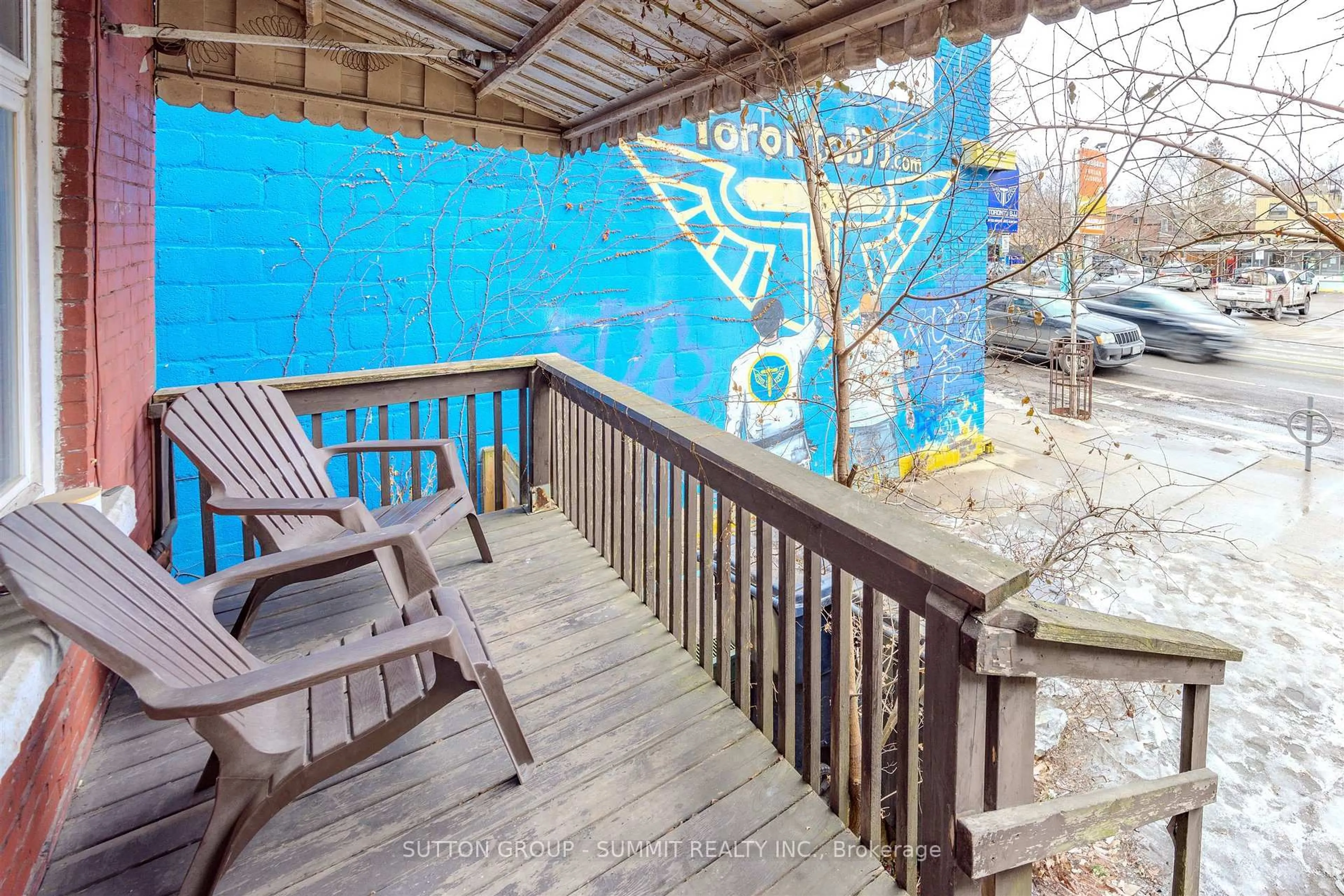 Patio, street for 811 Bloor St, Toronto Ontario M6G 1L8