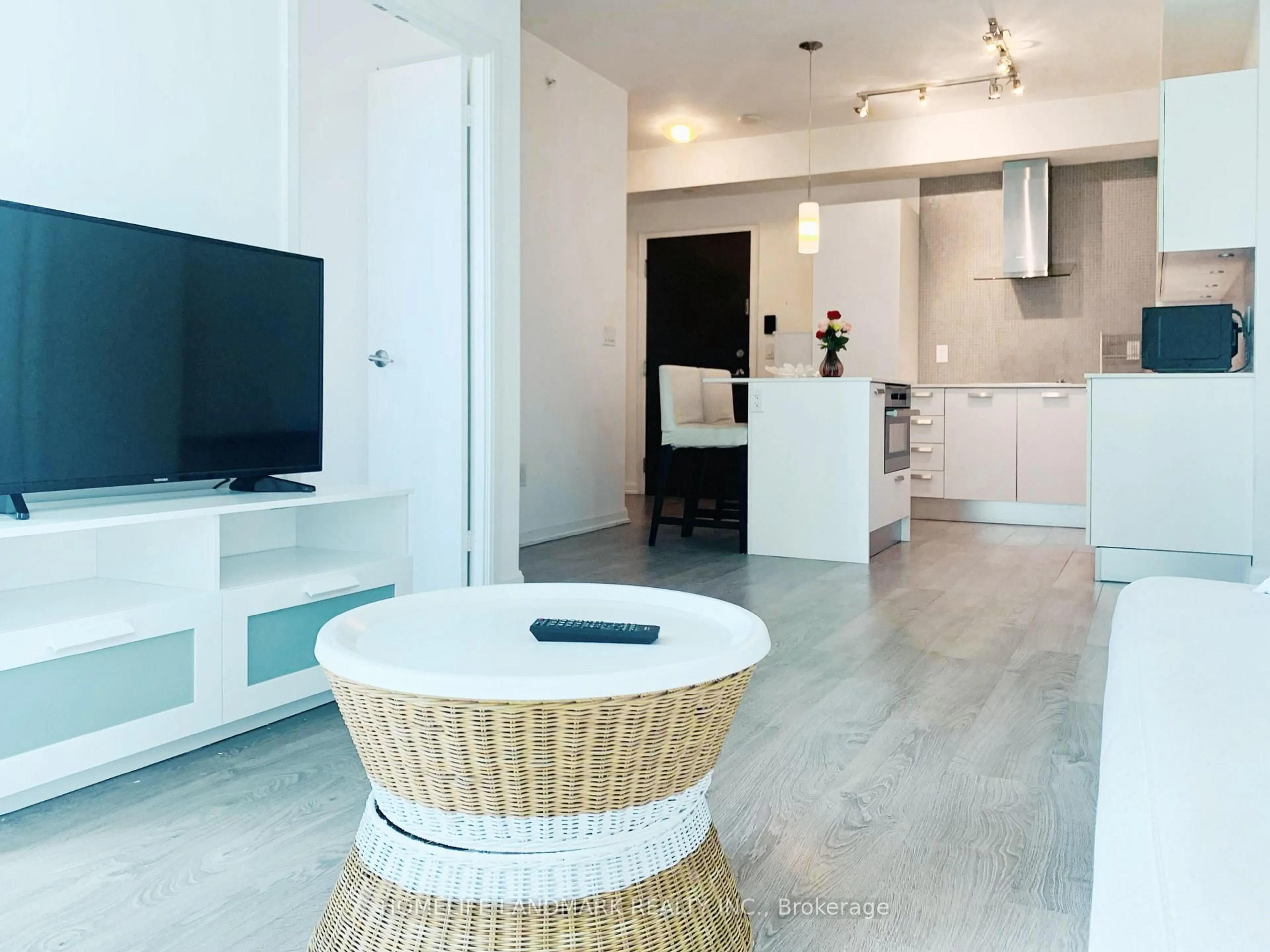 Living room with furniture, wood/laminate floor for 11 Bogert Ave #2101, Toronto Ontario M2N 0H4