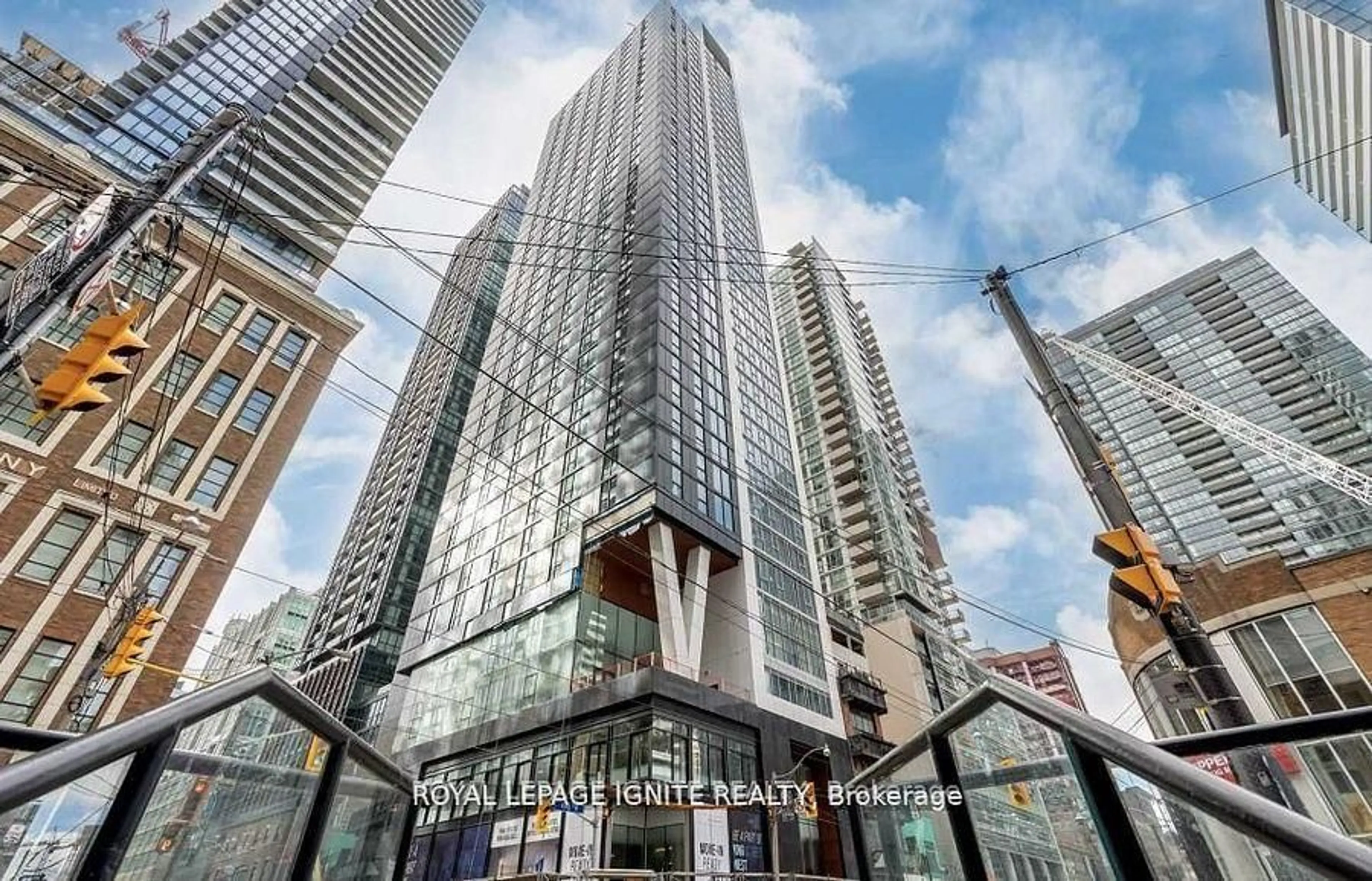 Indoor foyer for 357 King St #504, Toronto Ontario M5V 0S7