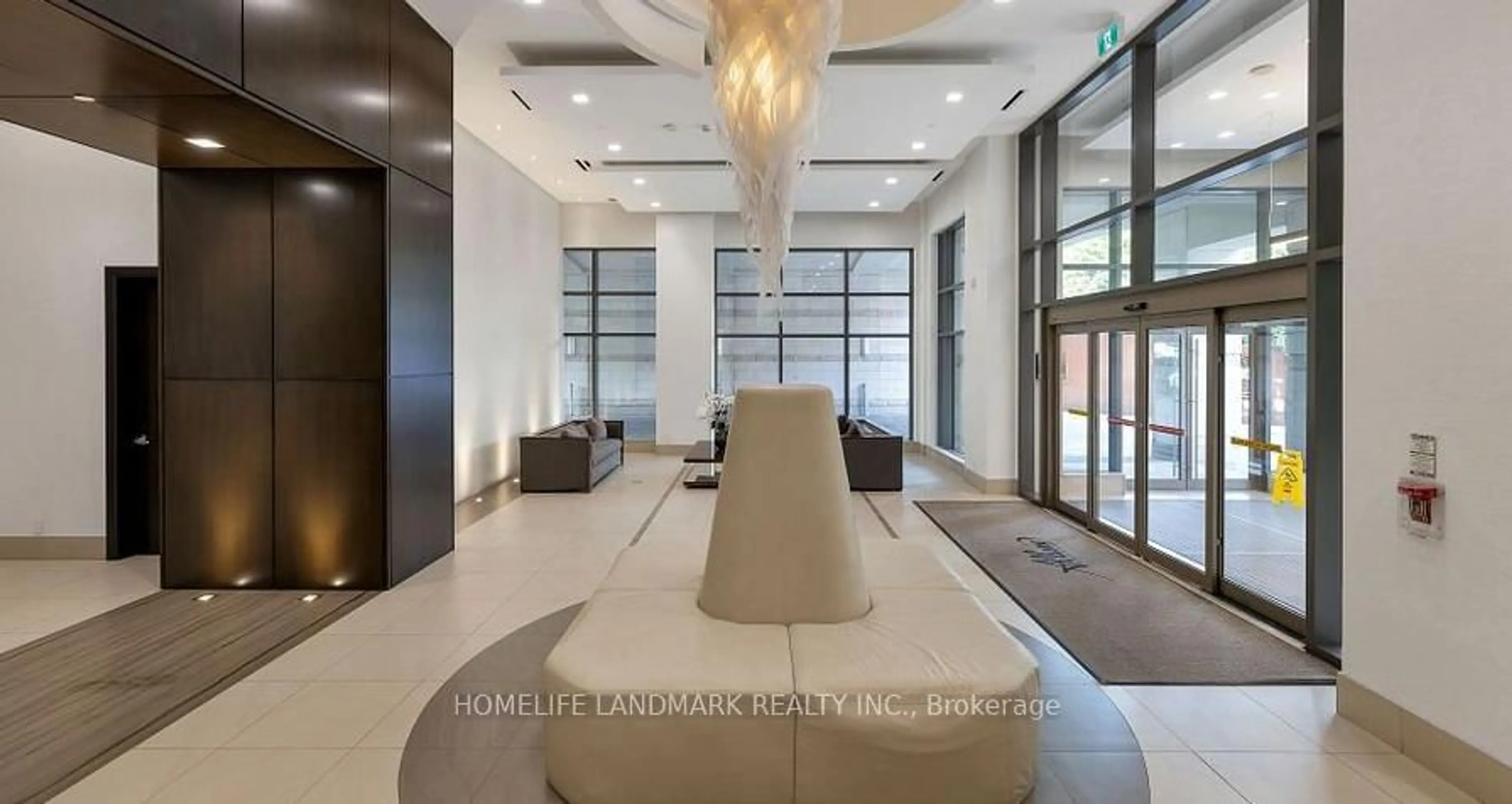 Indoor foyer for 23 Glebe Rd #304, Toronto Ontario M5P 0A1