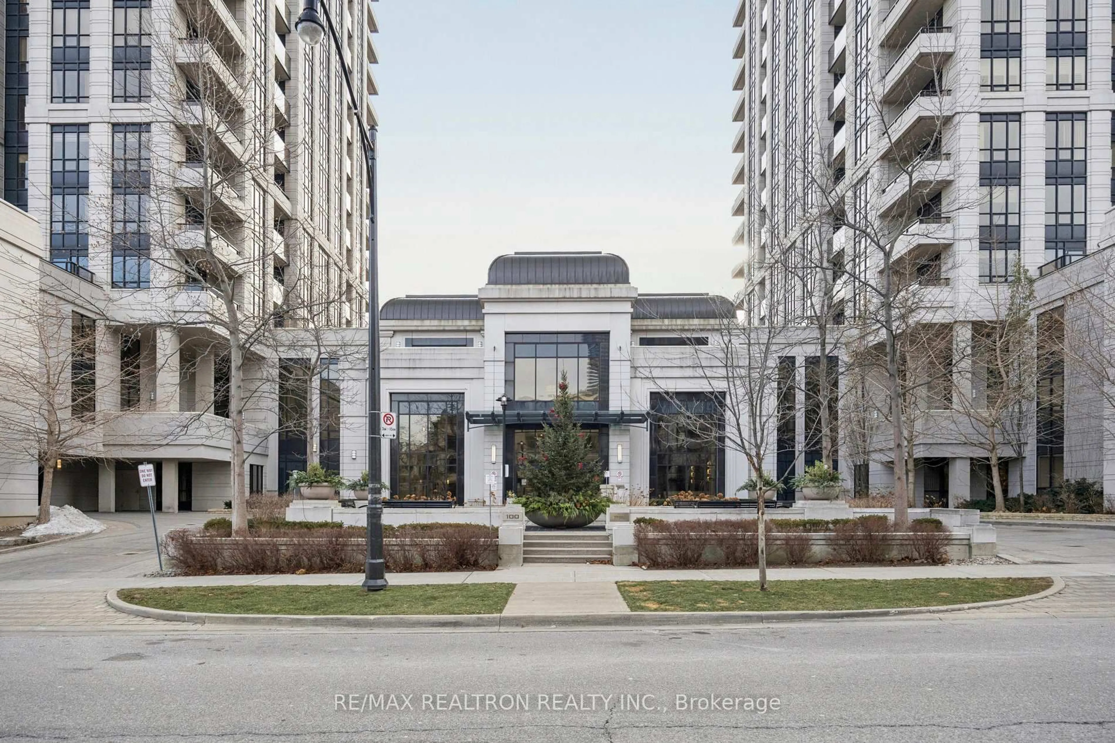 Indoor foyer for 100 Harrison Garden Blvd #323, Toronto Ontario M2N 0C2