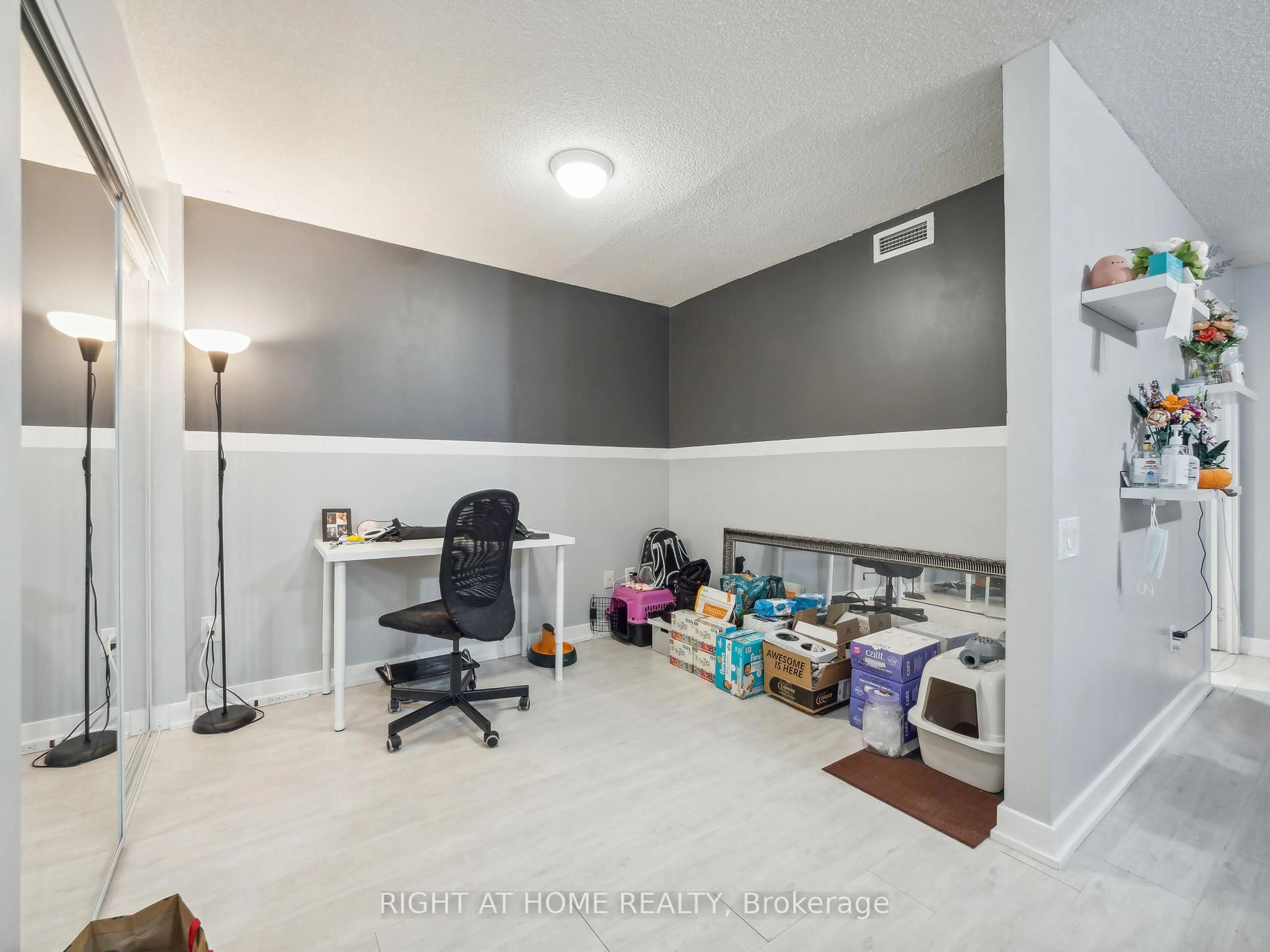 A pic of a room for 19 Singer Crt #1701B, Toronto Ontario M2K 0B2