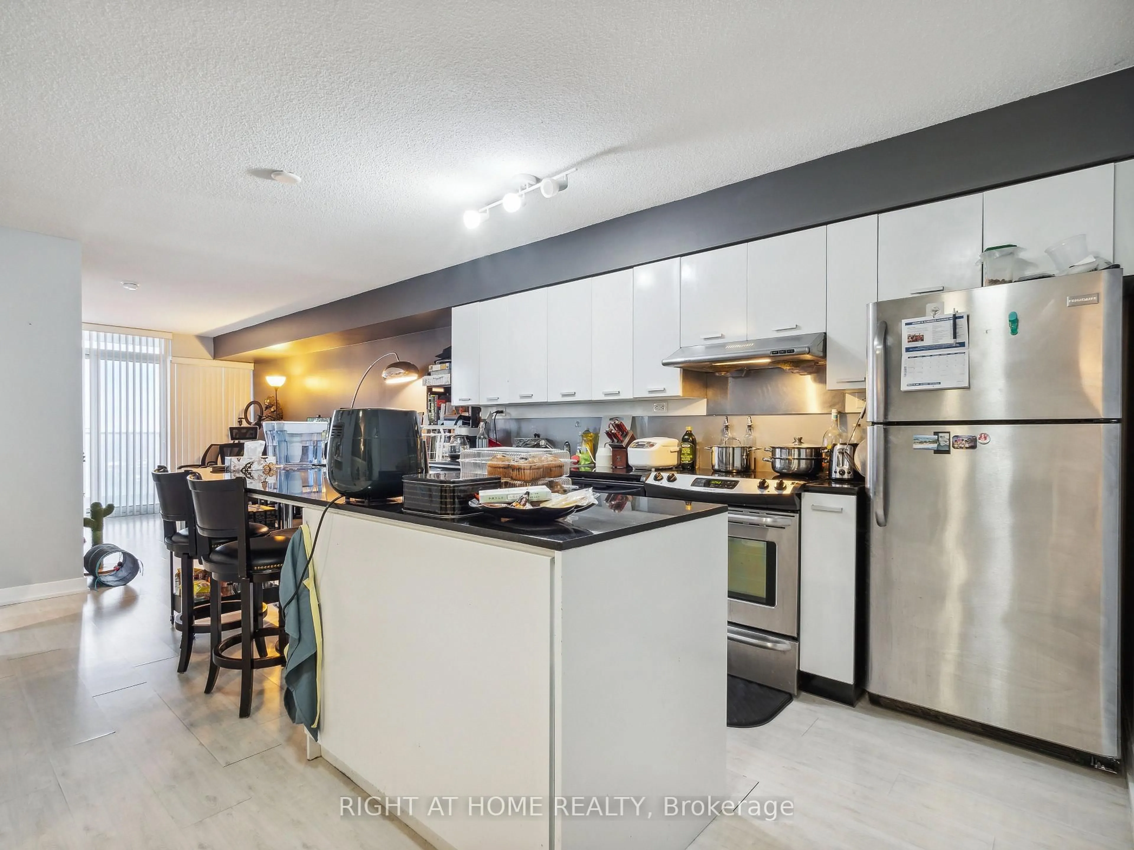 Open concept kitchen, ceramic/tile floor for 19 Singer Crt #1701B, Toronto Ontario M2K 0B2