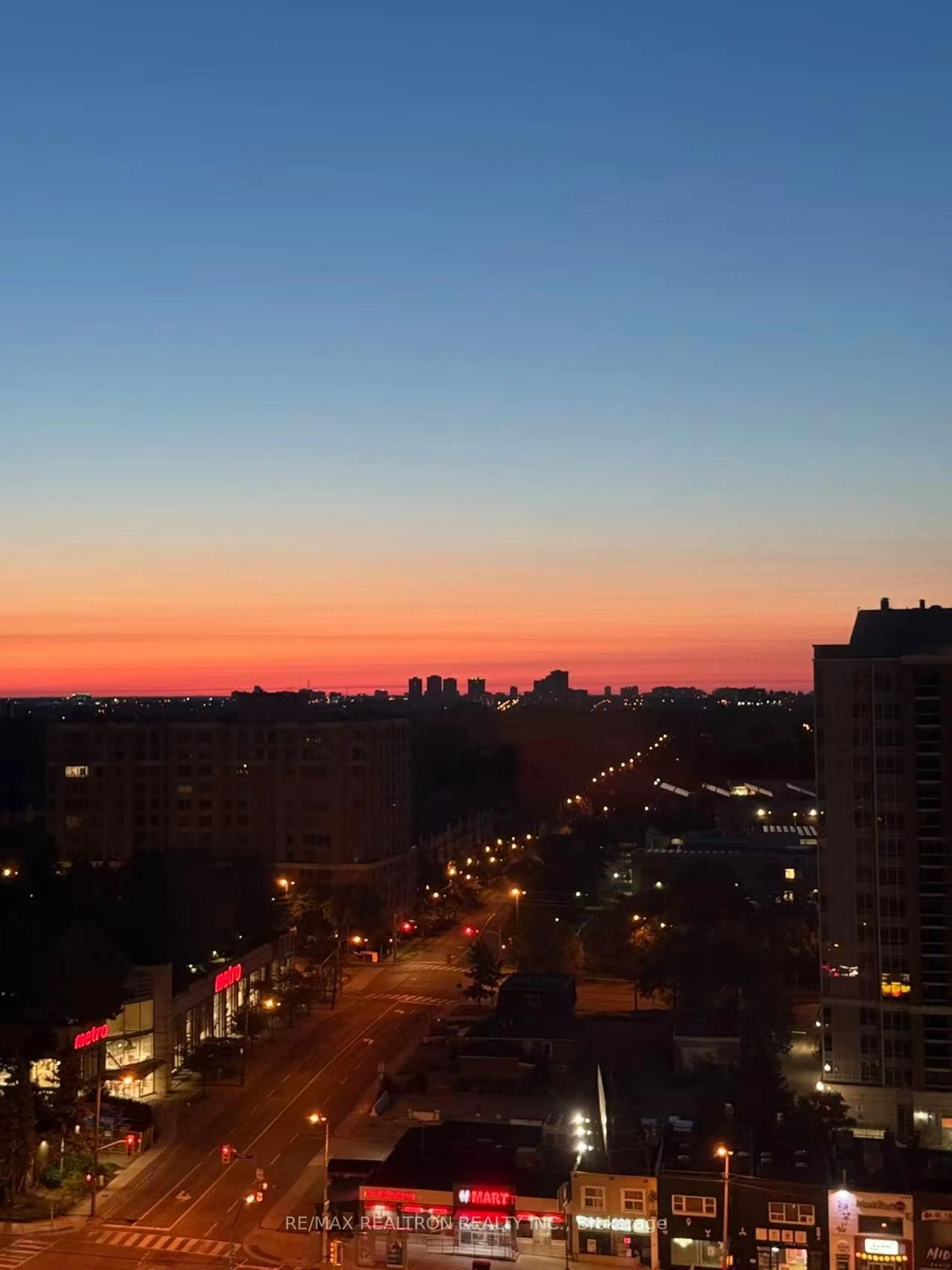 Blurry image for 30 Canterbury Pl #1807, Toronto Ontario M2N 0B9