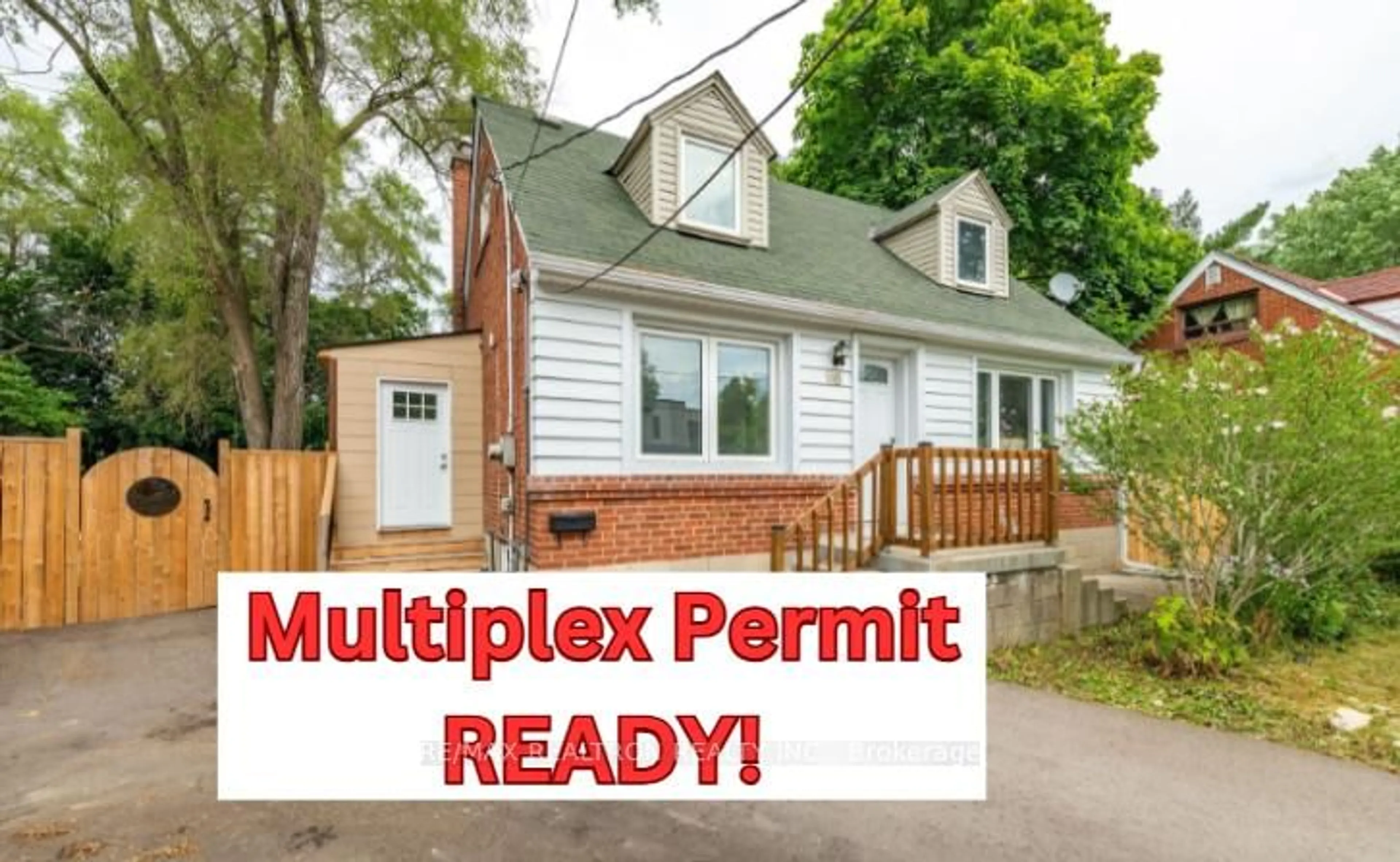 Home with vinyl exterior material, street for 68 Devondale Ave, Toronto Ontario M2R 2E2