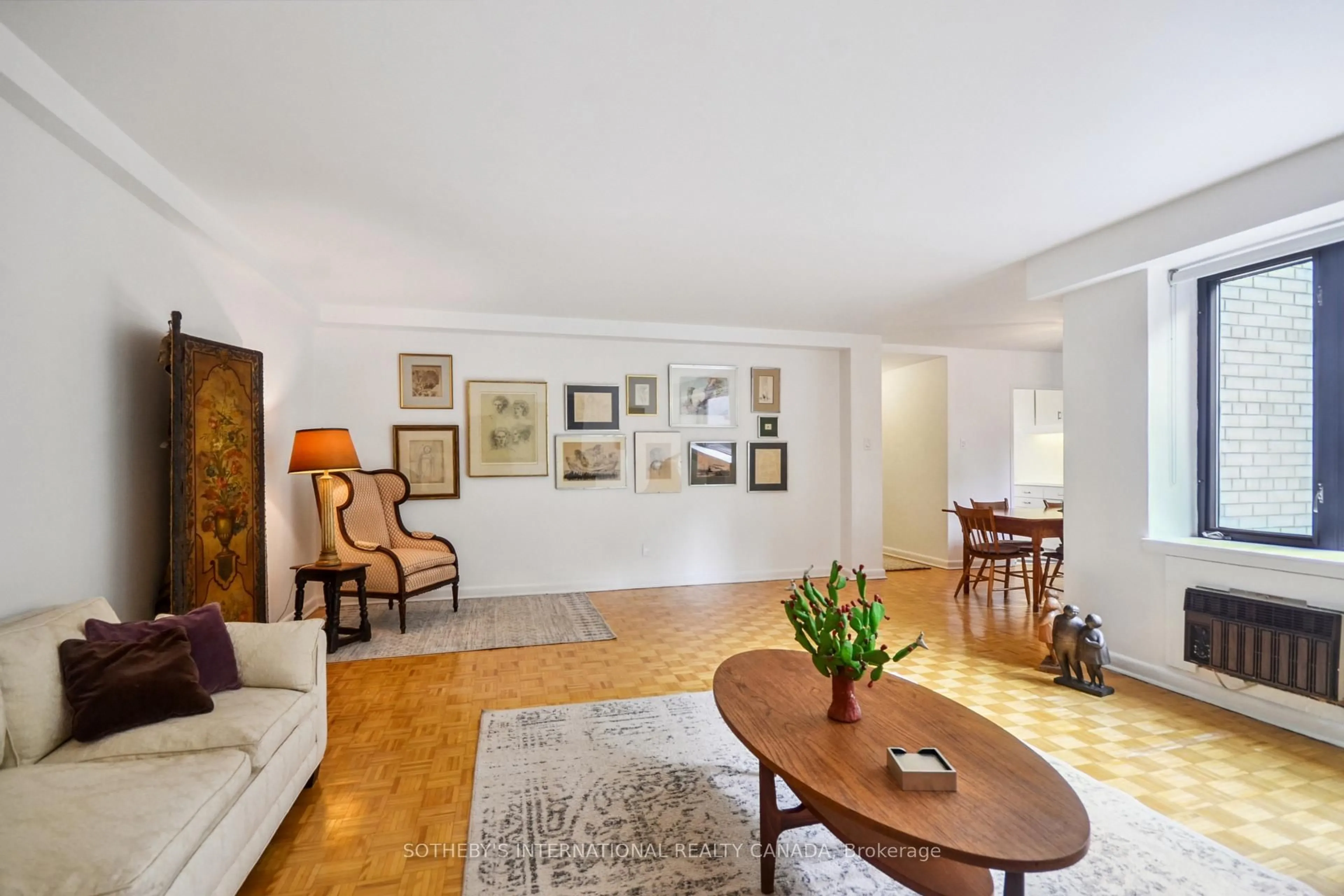 Living room with furniture, unknown for 120 Rosedale Valley Rd #512, Toronto Ontario M4W 1P8