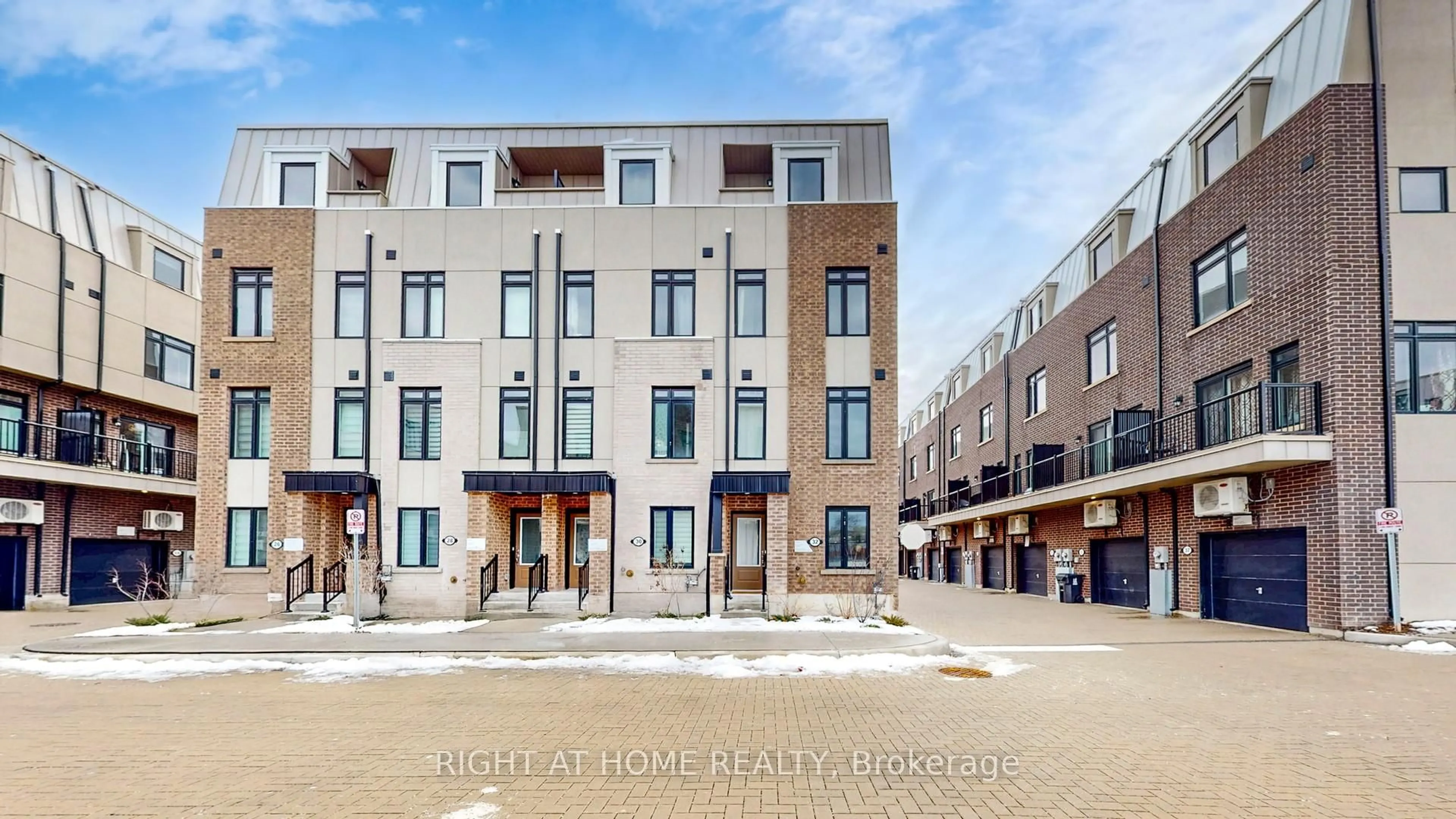 Unknown for 32 SPRUCE PINES Cres, Toronto Ontario M4A 2X2