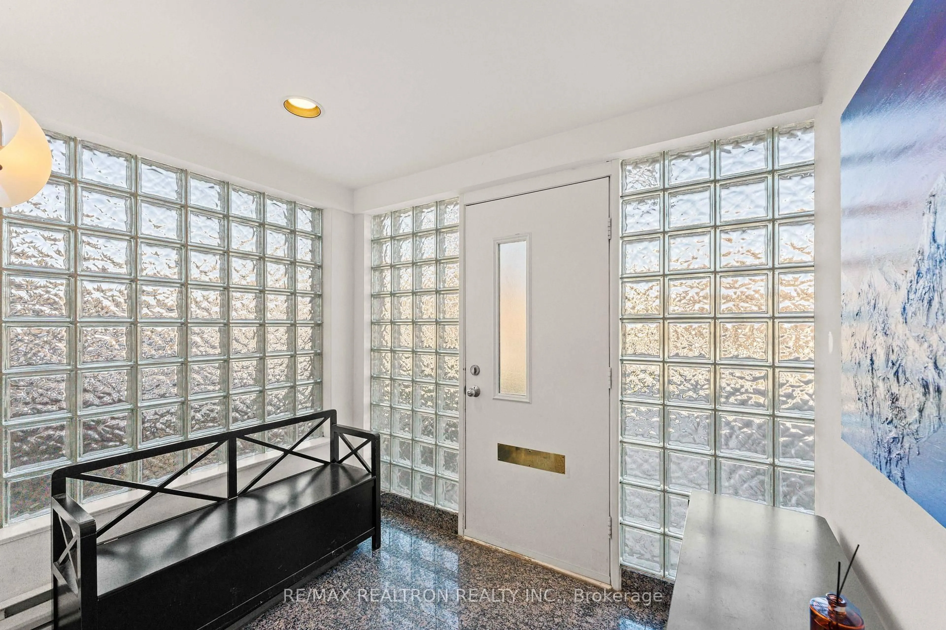 Indoor entryway for 11 Cavotti Cres, Toronto Ontario M3H 4V2