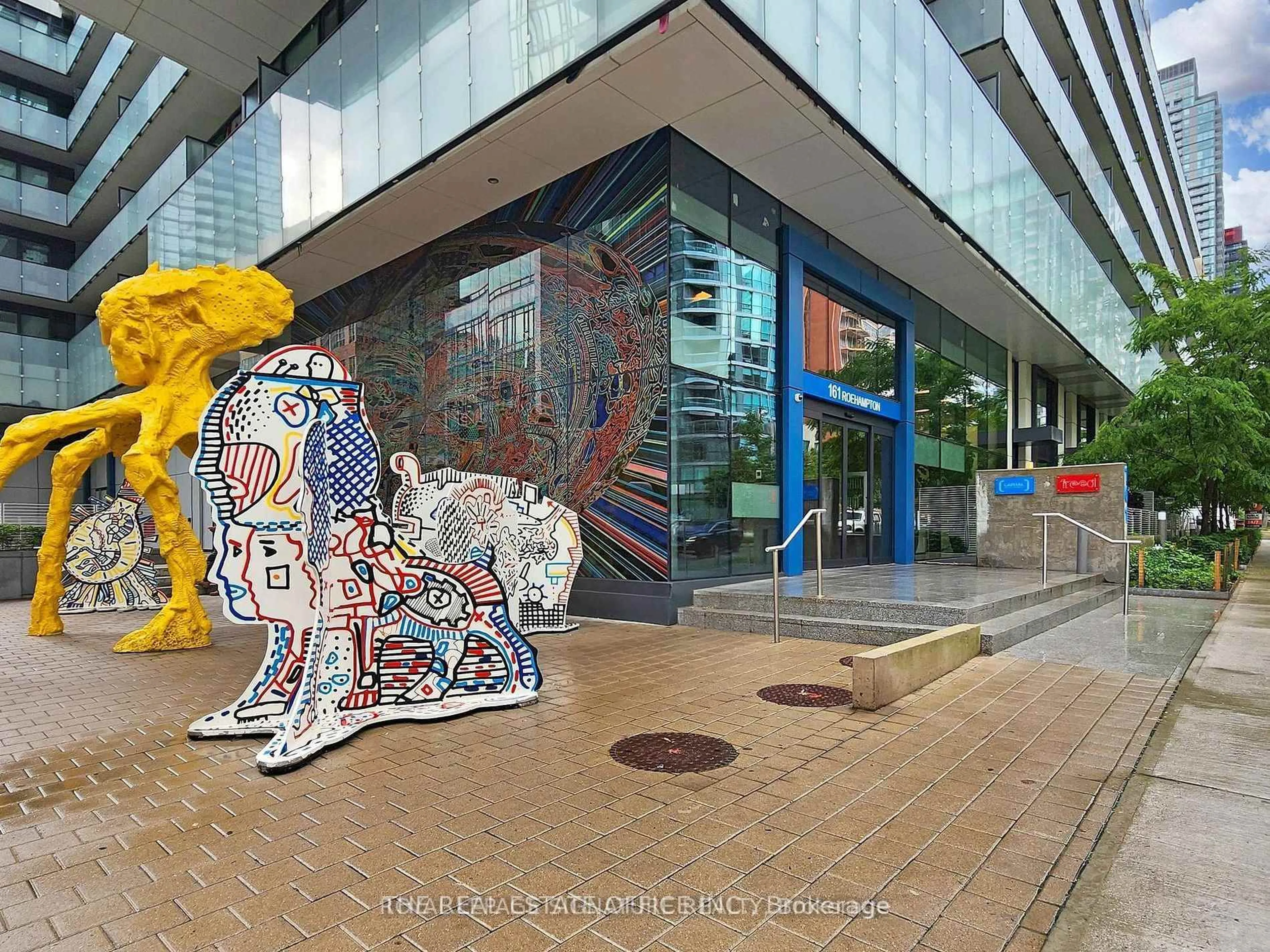 Indoor foyer for 161 Roehampton Ave #2113, Toronto Ontario M4P 0C8