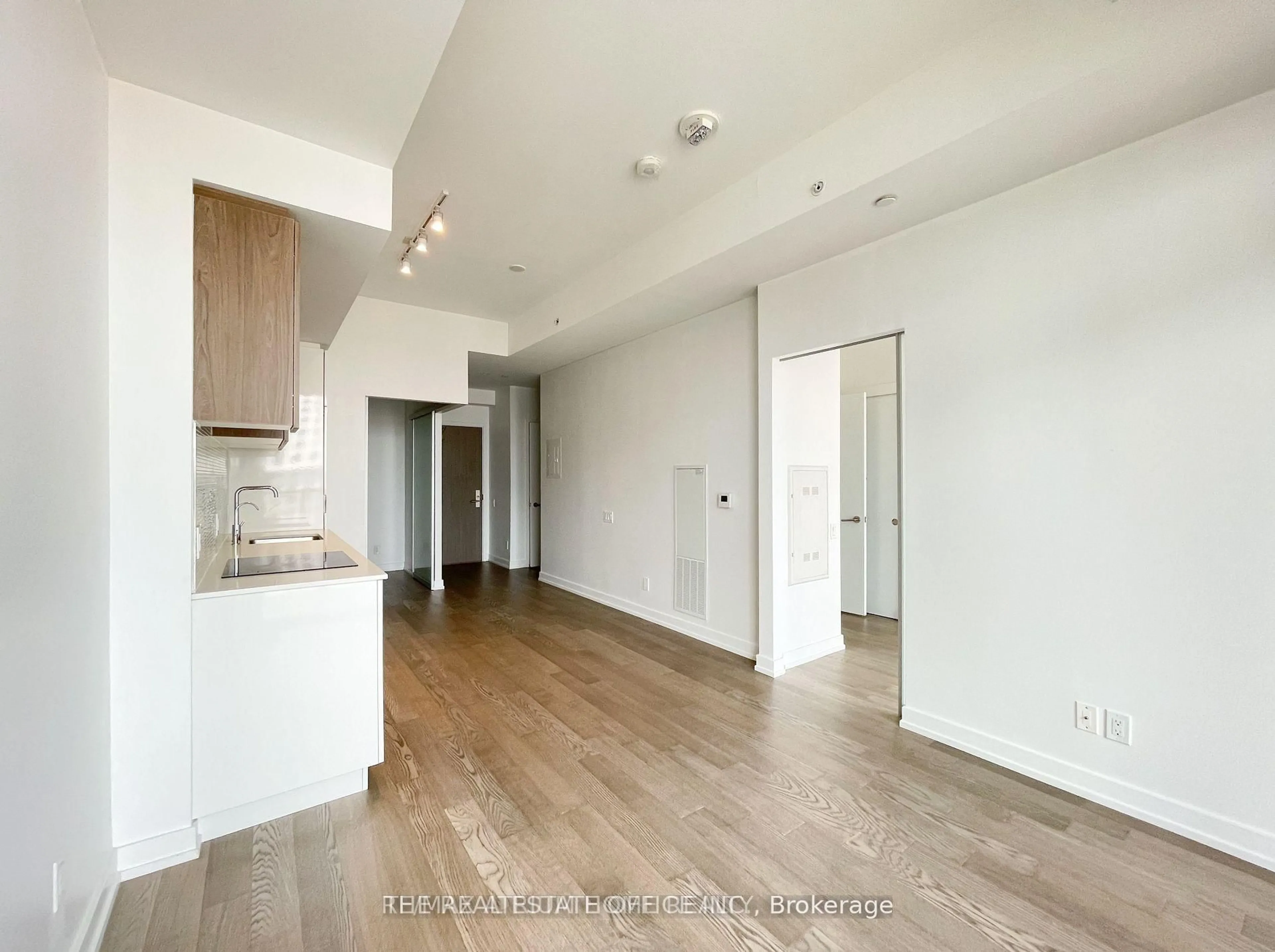 A pic of a room for 161 Roehampton Ave #2113, Toronto Ontario M4P 0C8