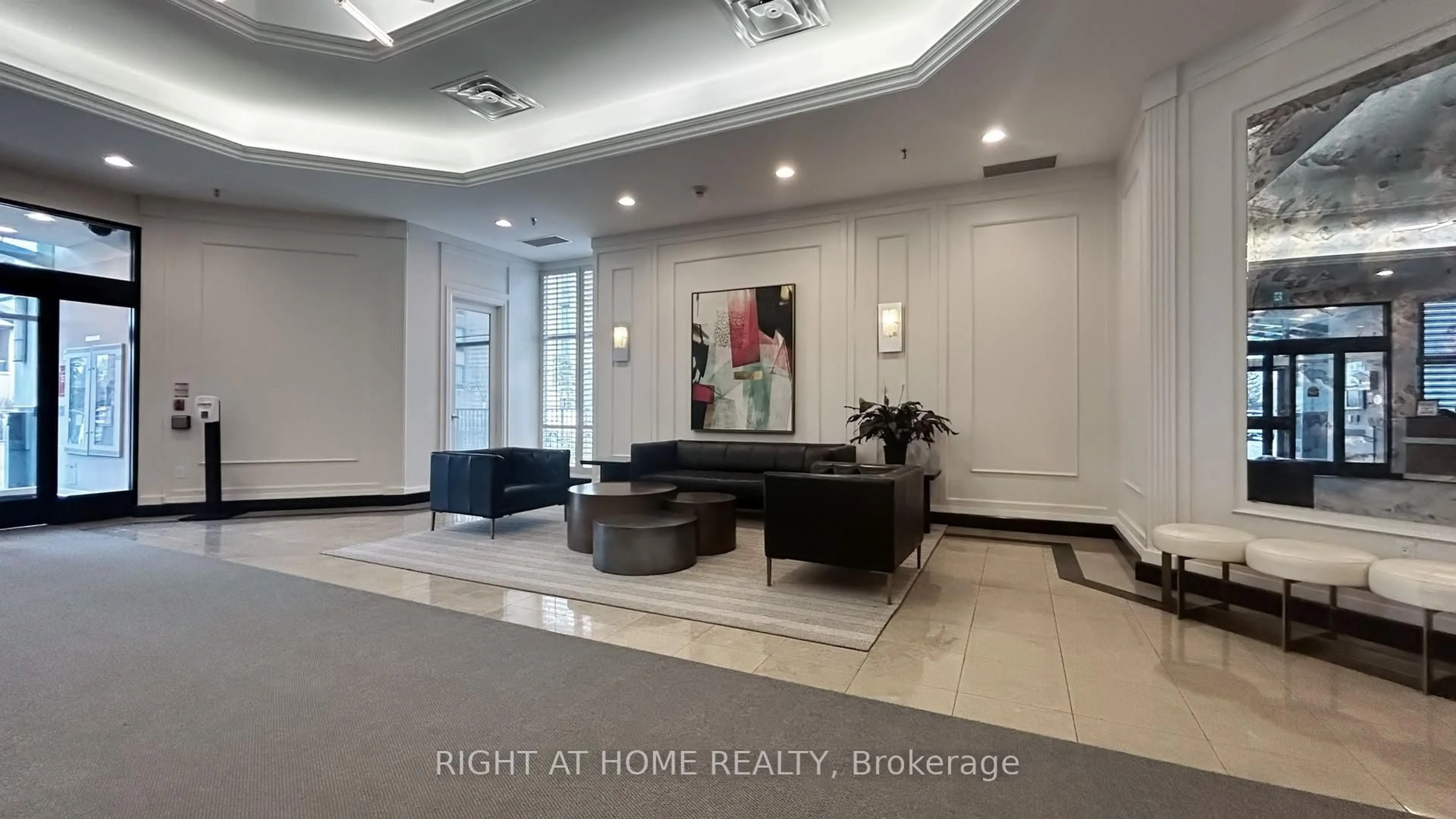 Lobby for 8 Hillcrest Ave #1717, Toronto Ontario M2N 6Y6
