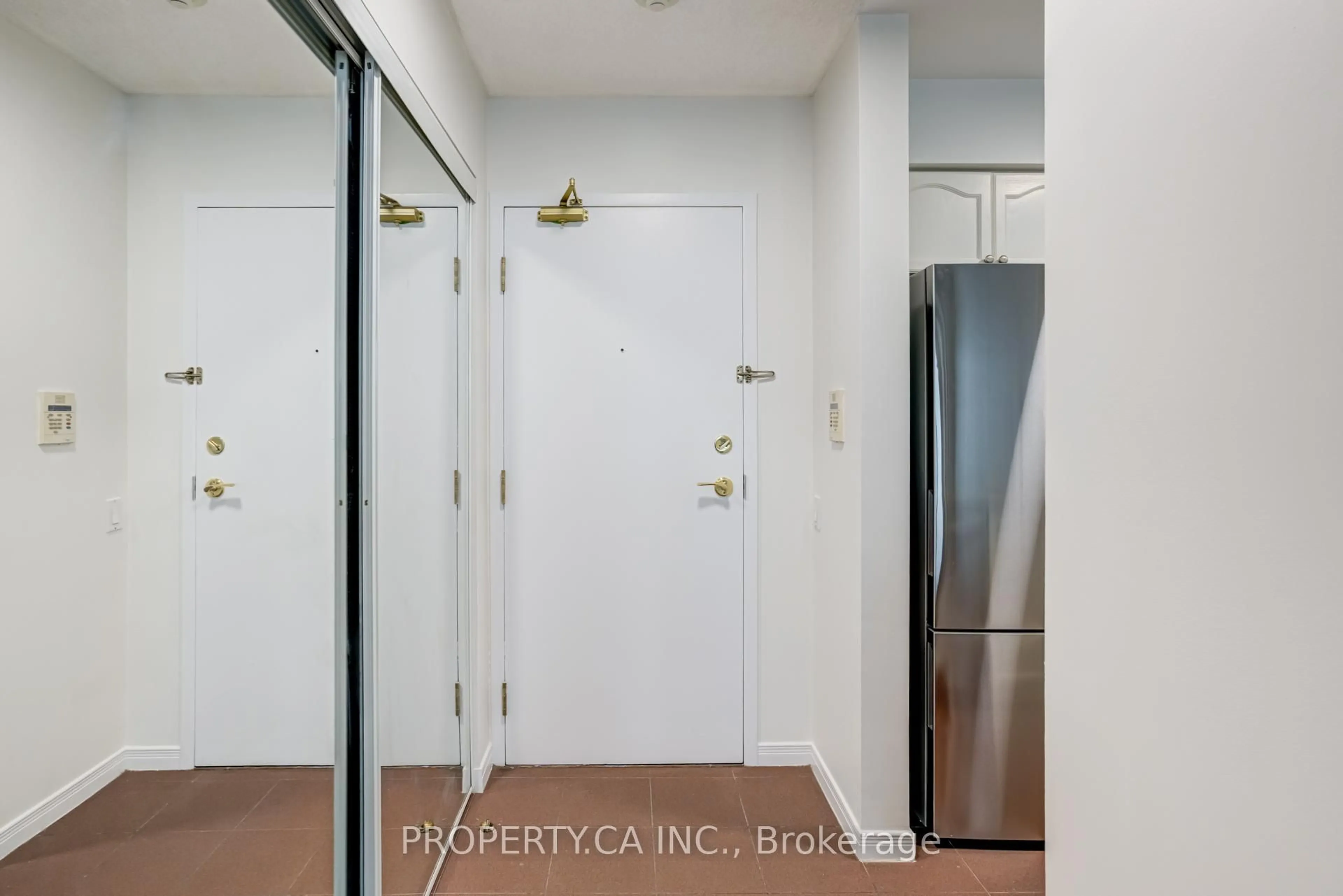 Indoor entryway for 8 Hillcrest Ave #2309, Toronto Ontario M2N 6Y6