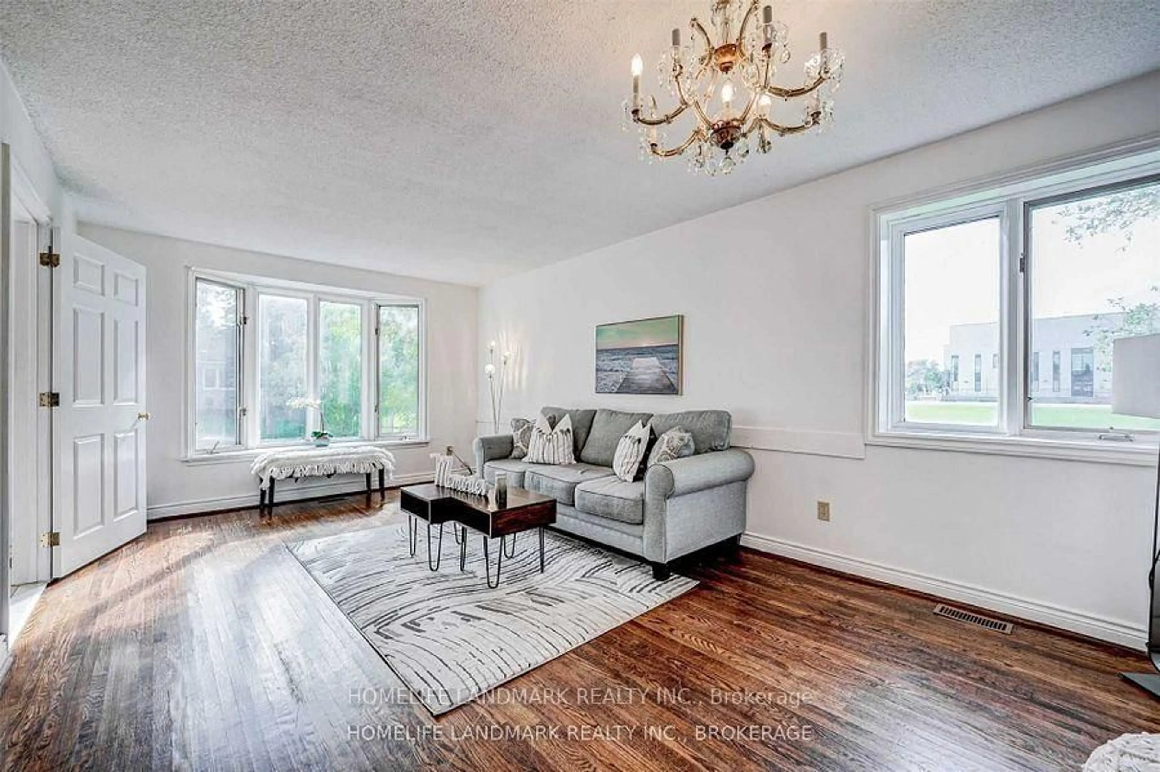 Living room with furniture, wood/laminate floor for 44 Frontenac Ave, Toronto Ontario M5N 1Z7