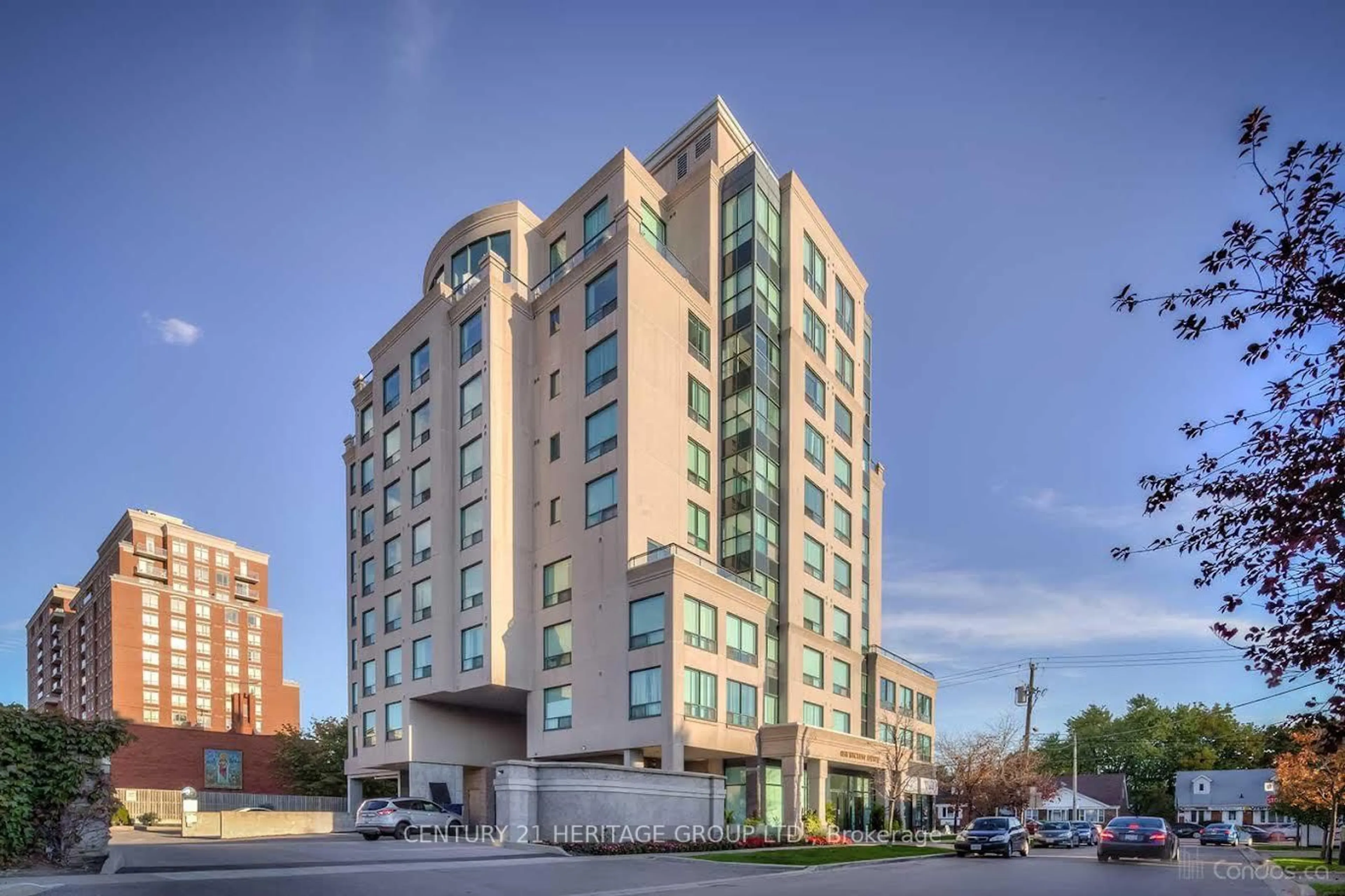 Patio, building for 1 Hycrest Ave #307, Toronto Ontario M2N 6V8