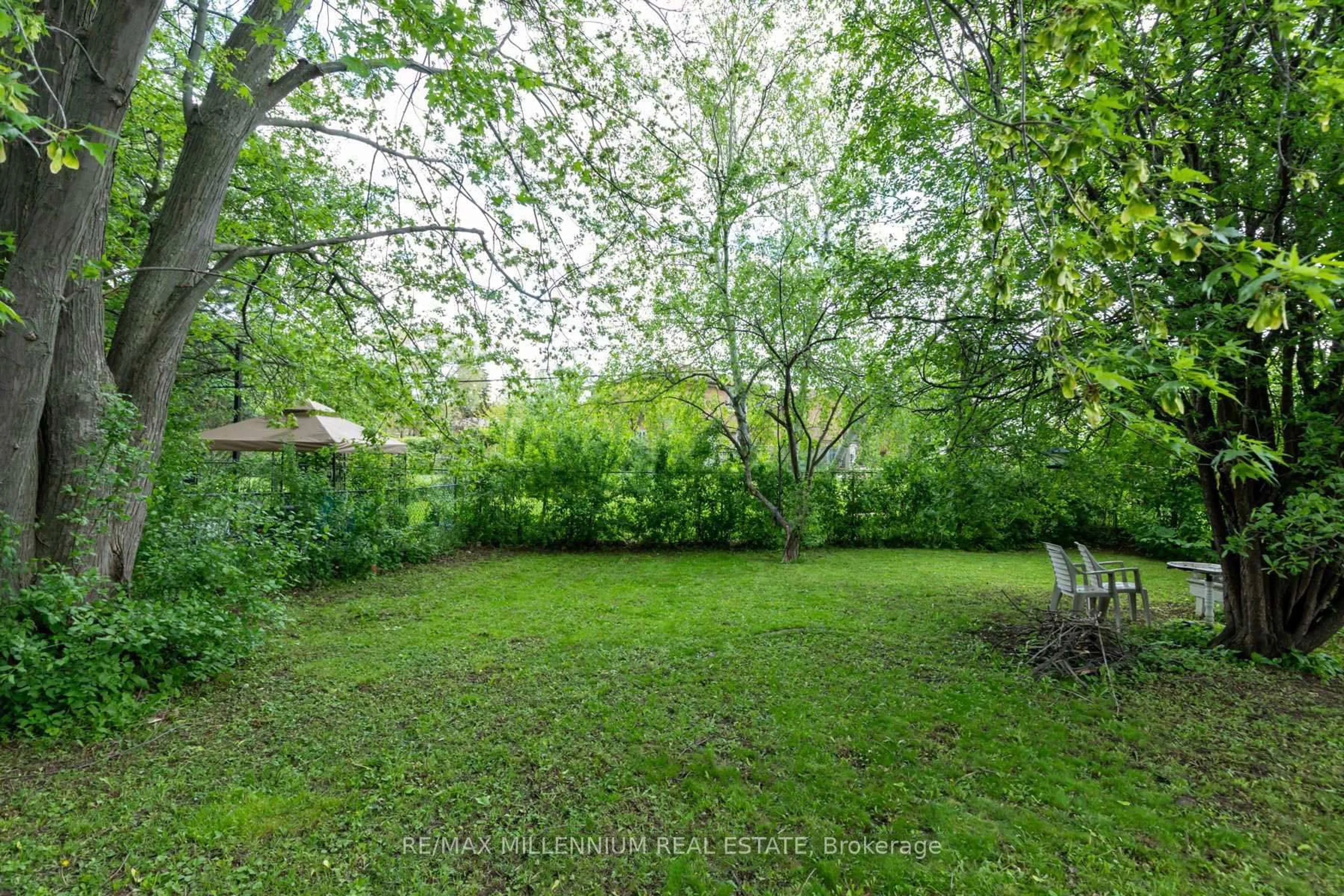 Patio, forest/trees view for 484 Drewry Ave, Toronto Ontario M2R 2K8