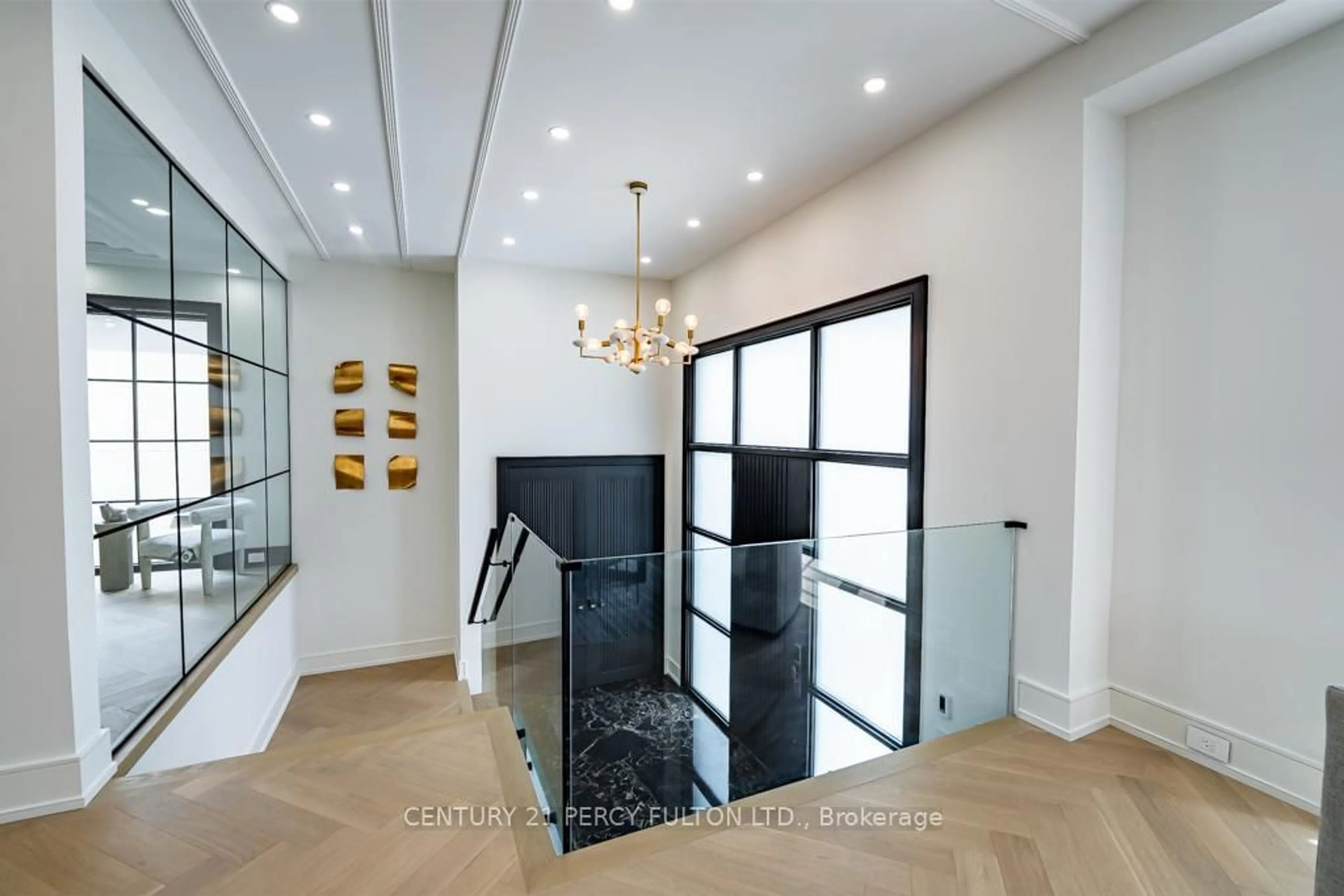 Indoor foyer for 210 Homewood Ave, Toronto Ontario M2M 1K6