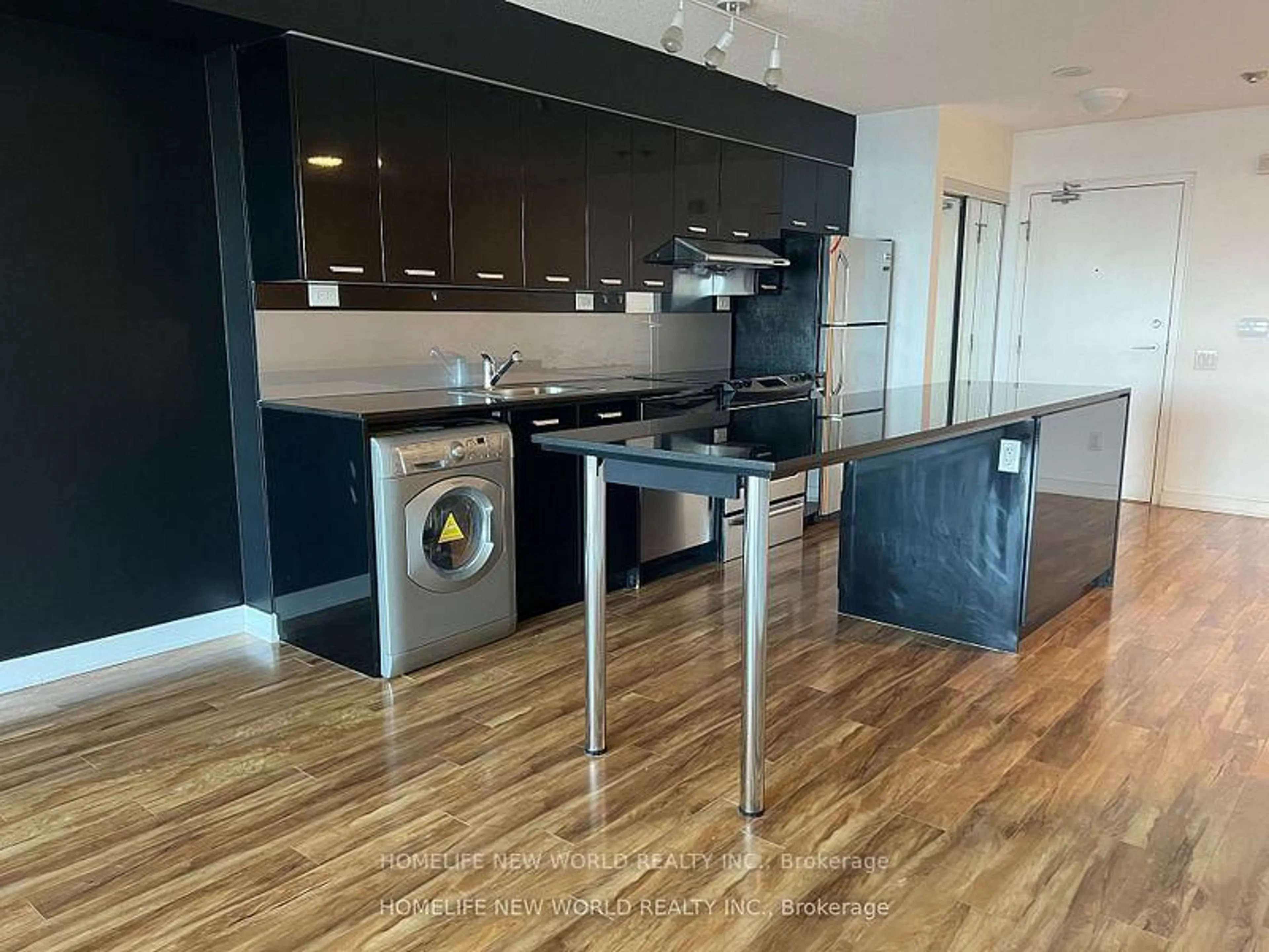 Standard kitchen, wood/laminate floor for 19 Singer Crt #503, Toronto Ontario M2R 0B2