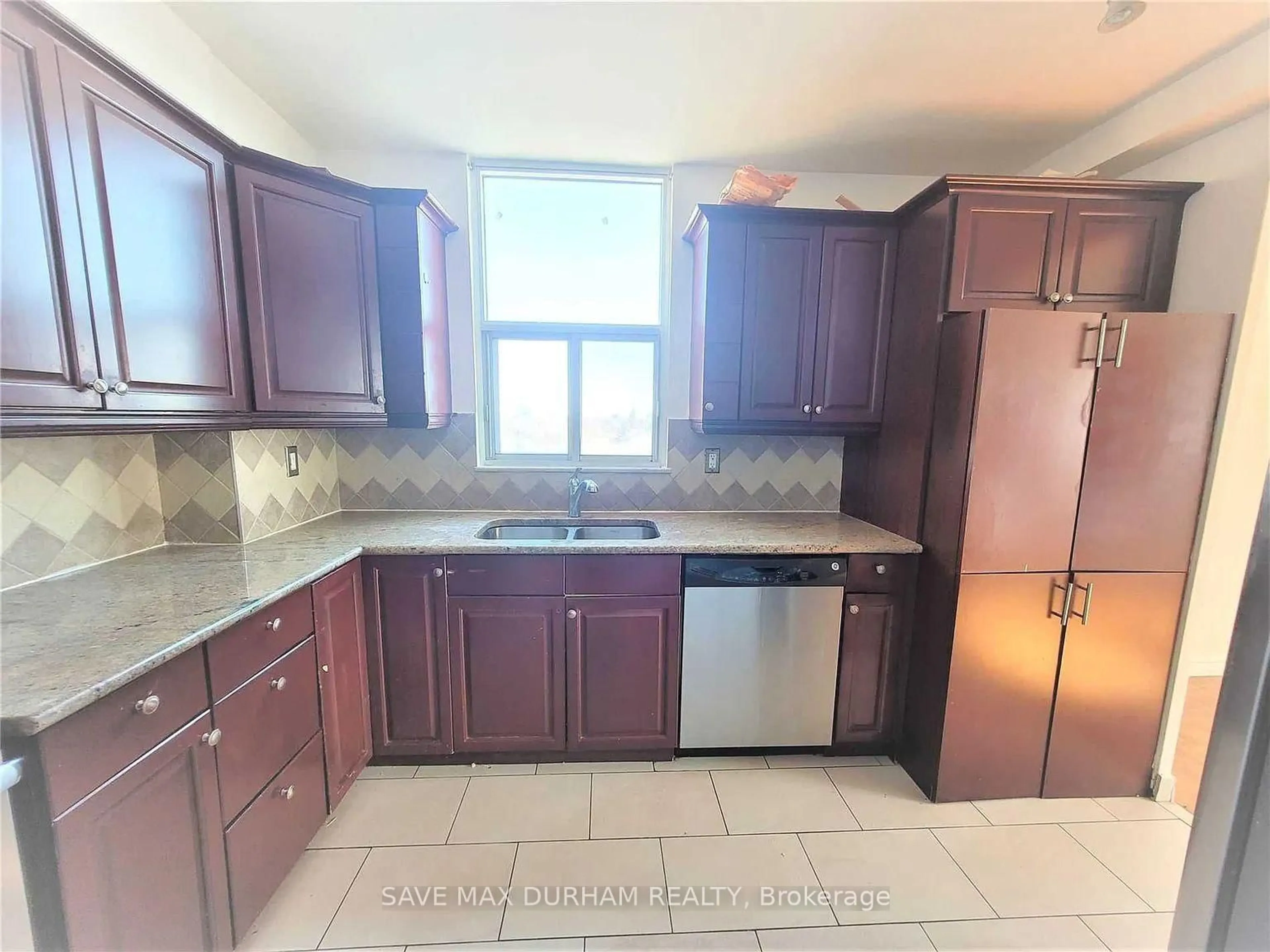 Standard kitchen, ceramic/tile floor for 60 Pavane Linkway #1208, Toronto Ontario M3C 2Y6