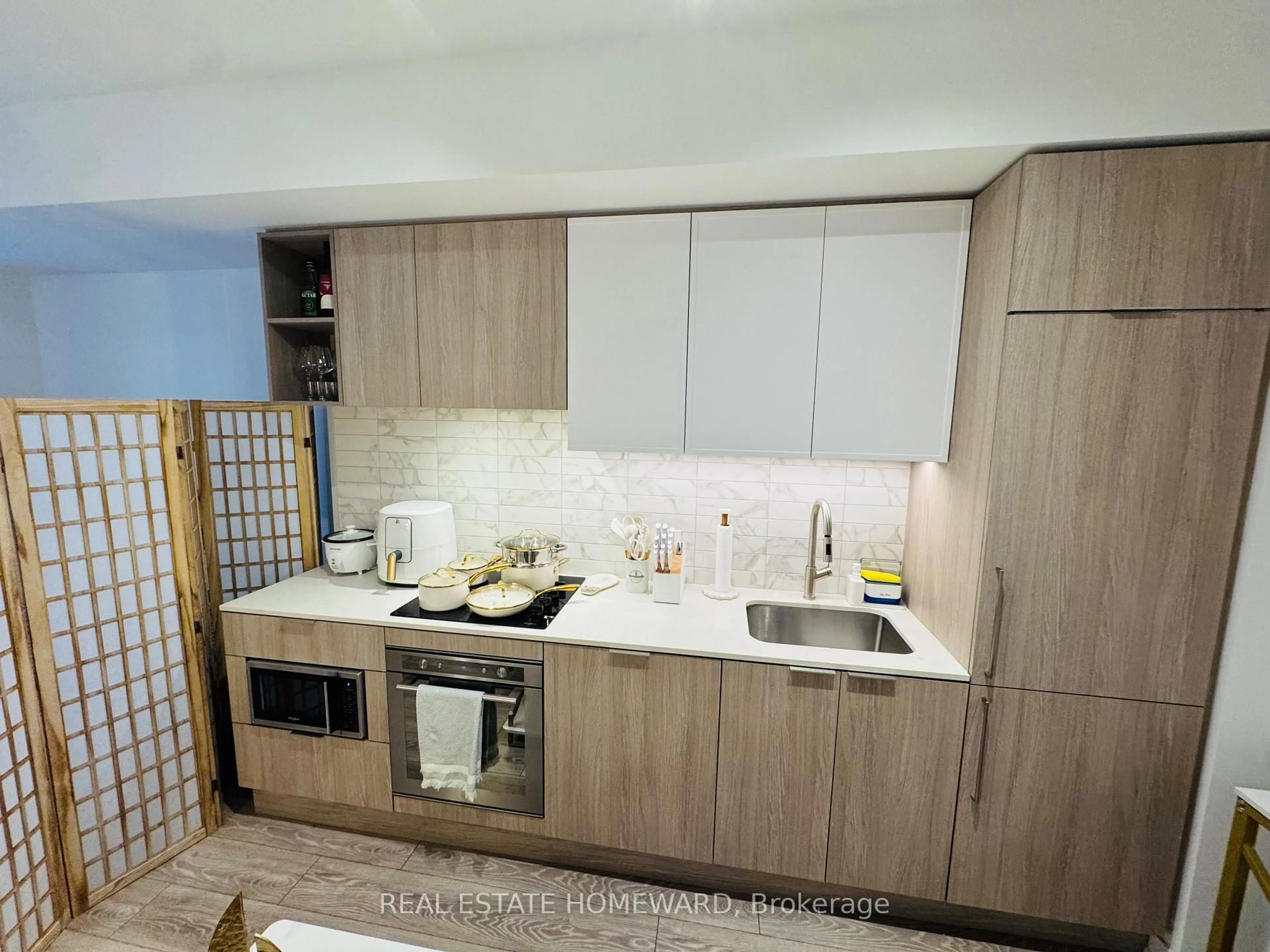 Standard kitchen, unknown for 2020 Bathurst St #535, Toronto Ontario M5P 0A6