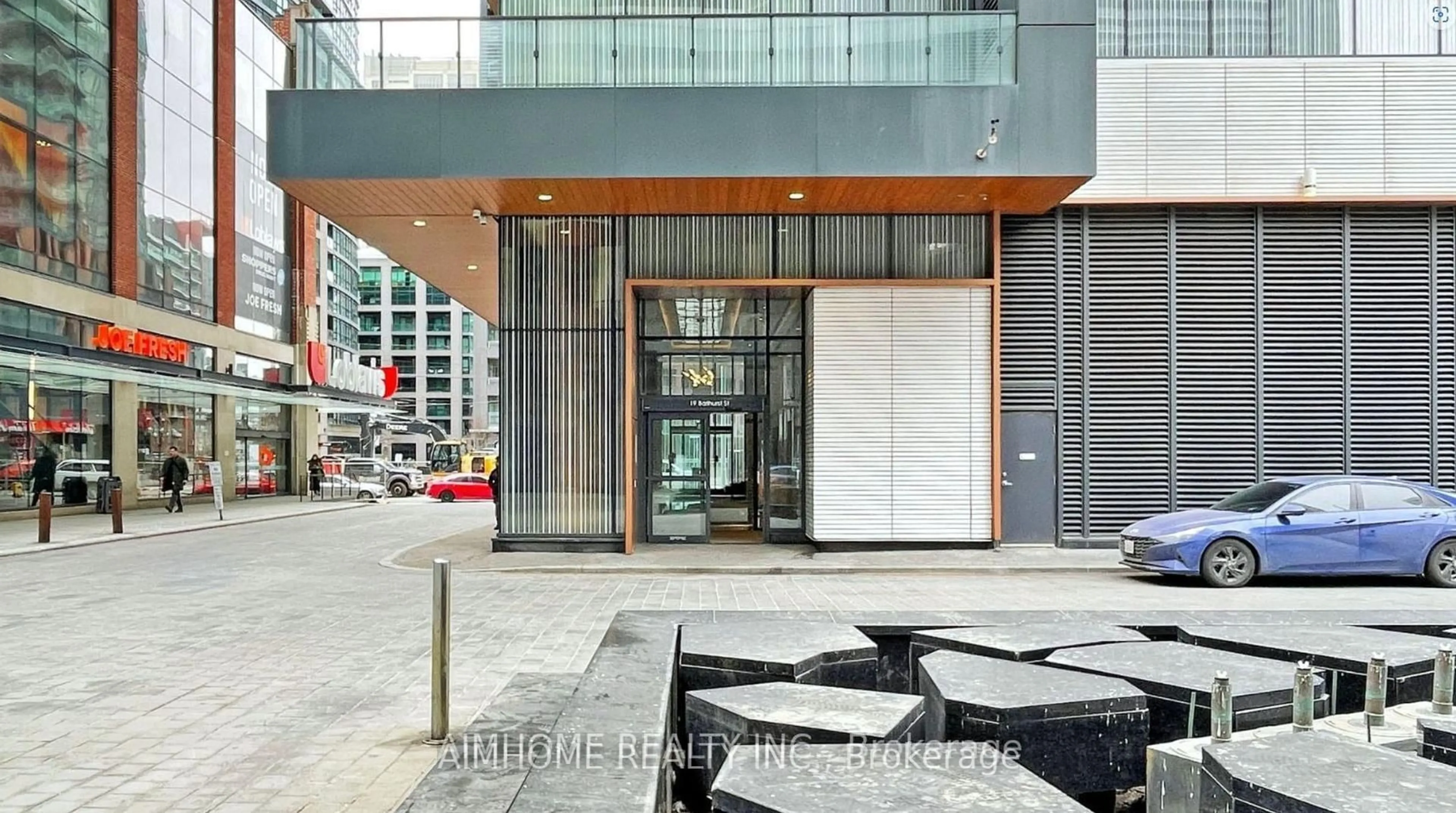 Indoor foyer for 19 Bathurst St #1102, Toronto Ontario M5V 0N2