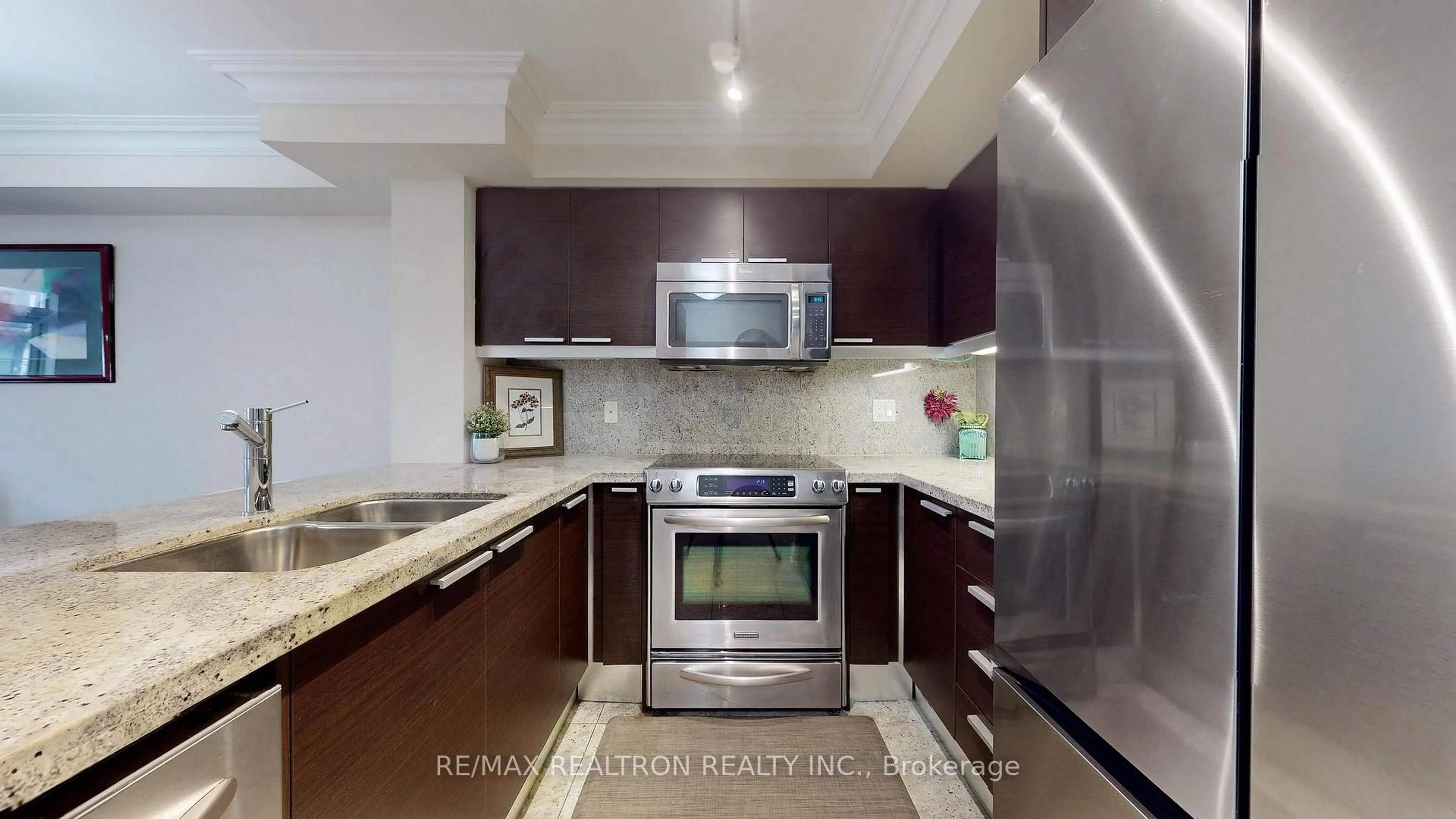 Standard kitchen, ceramic/tile floor for 650 Sheppard Ave #412, Toronto Ontario M2K 3E4