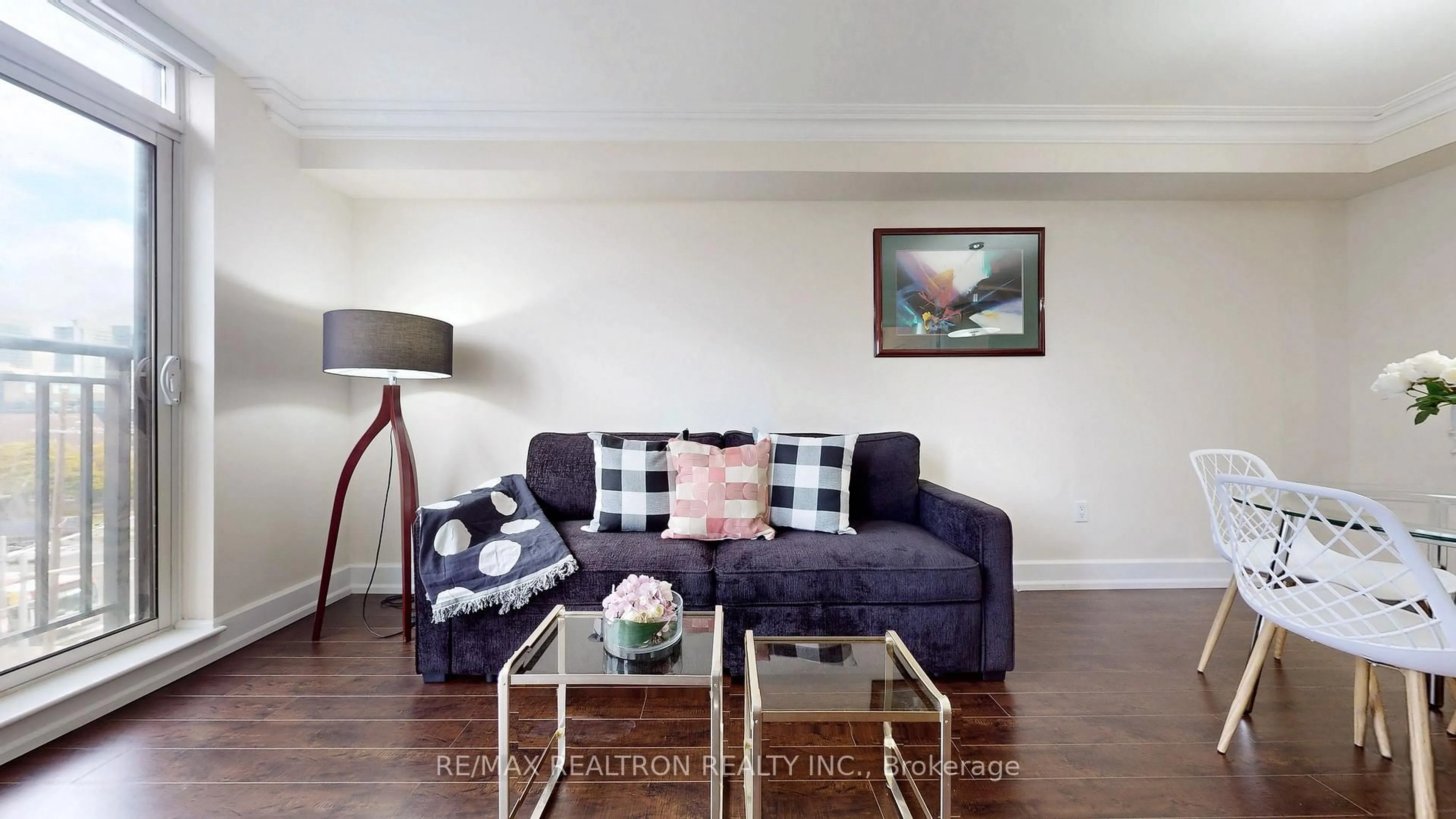 Living room with furniture, wood/laminate floor for 650 Sheppard Ave #412, Toronto Ontario M2K 3E4