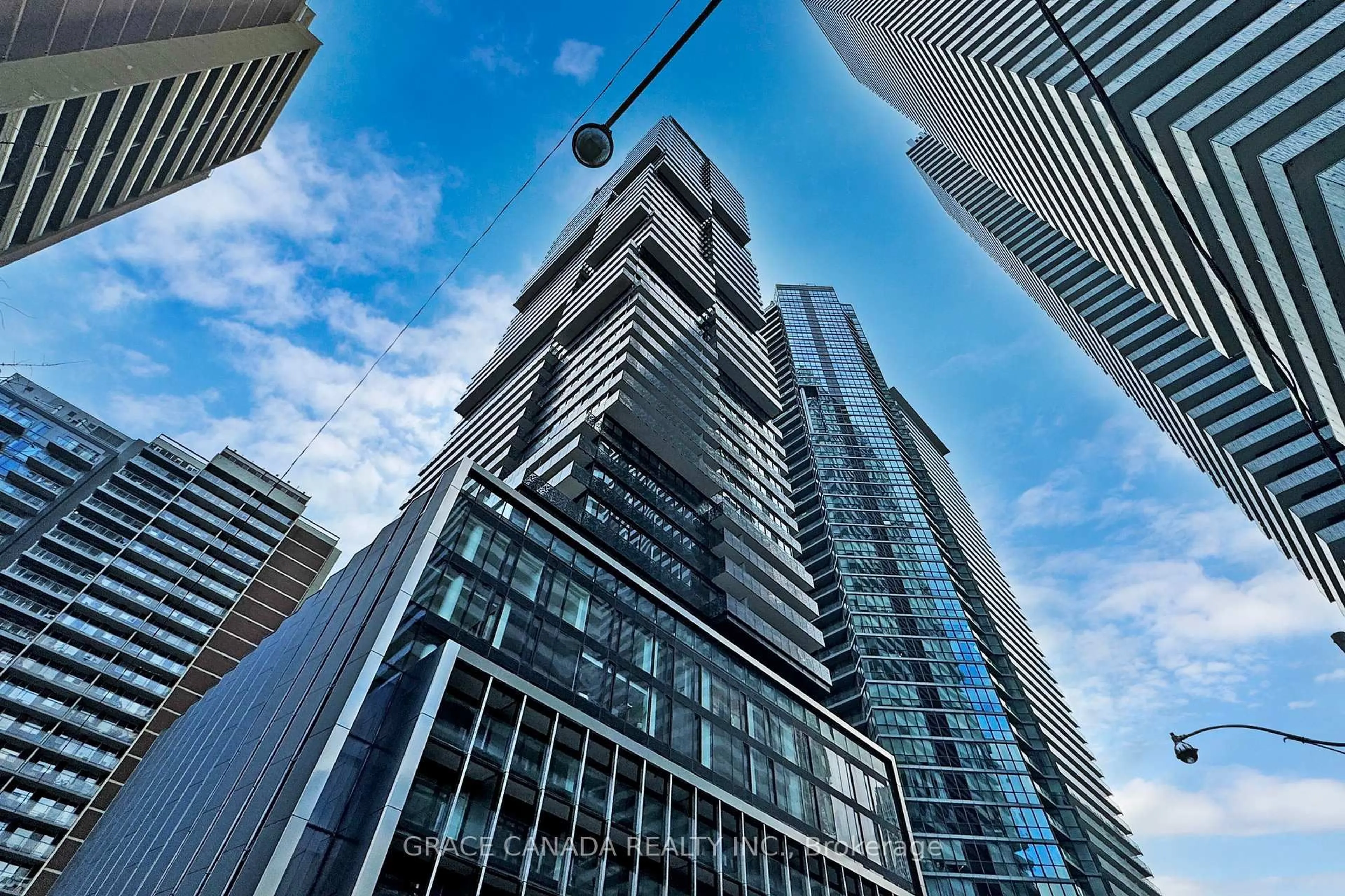 Indoor foyer for 55 Charles St #5004, Toronto Ontario M4Y 0J1