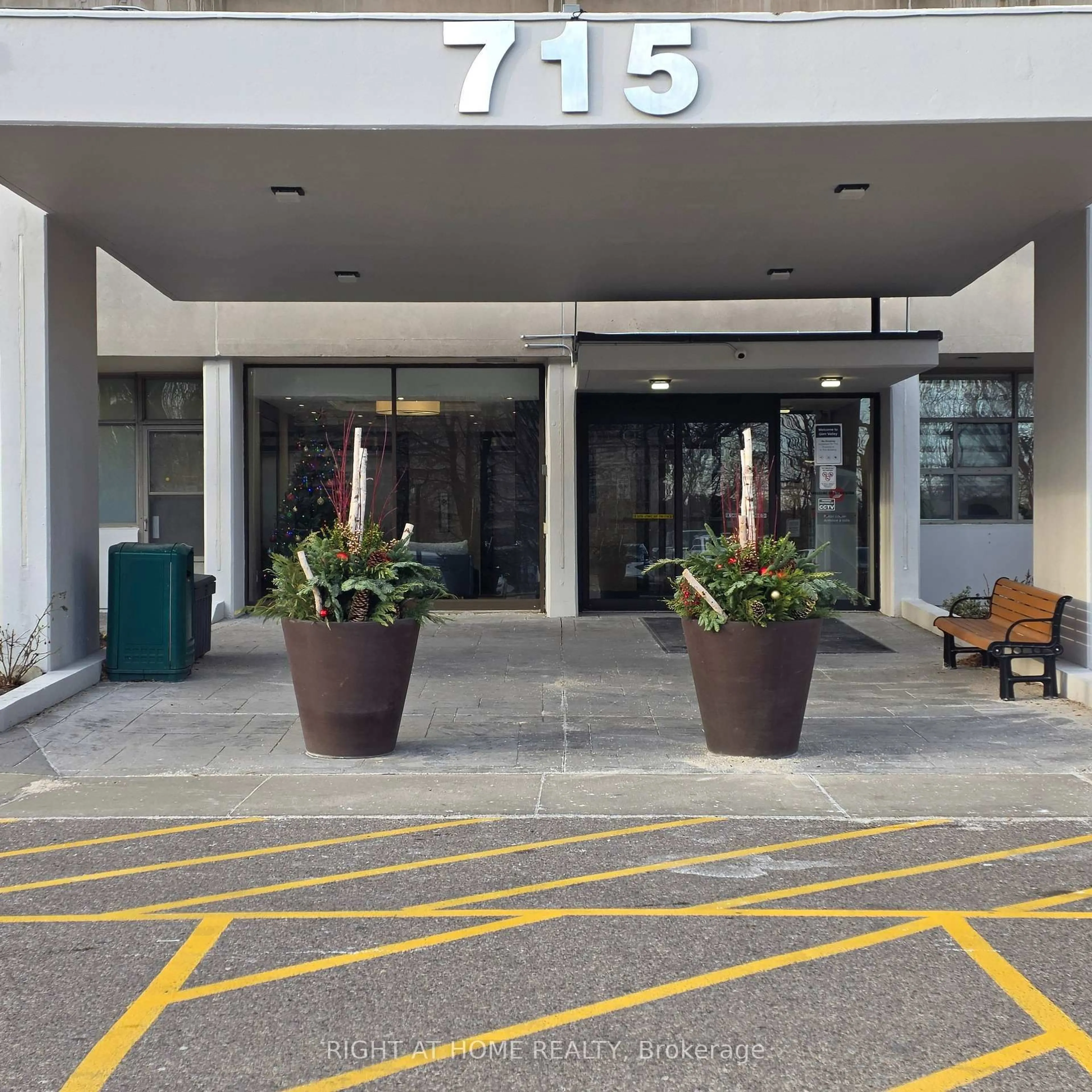 Lobby for 715 Don Mills Rd #2504, Toronto Ontario M3C 1S5