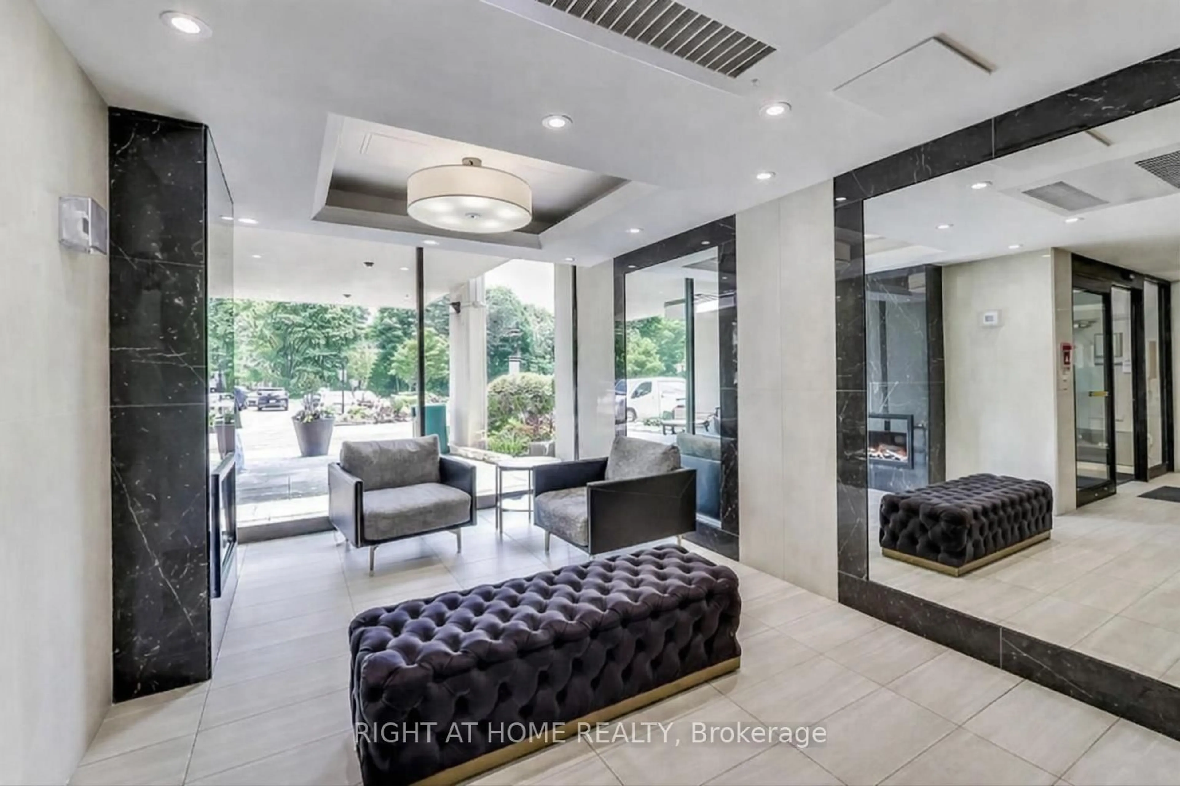 Indoor foyer for 715 Don Mills Rd #2504, Toronto Ontario M3C 1S5