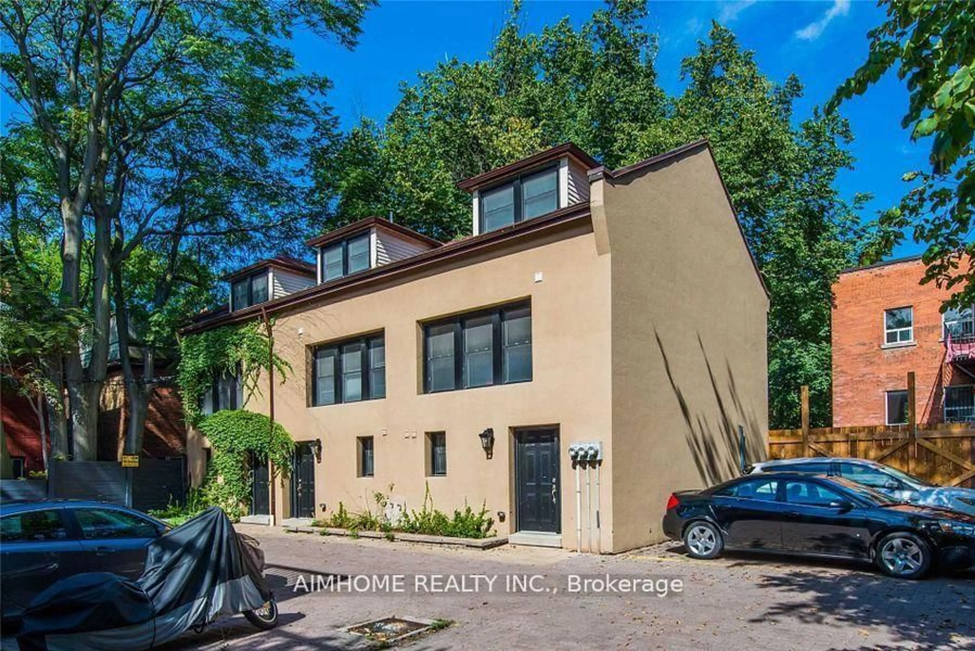 Home with brick exterior material, street for 360 R Dundas St #Th#2, Toronto Ontario M5A 2A3