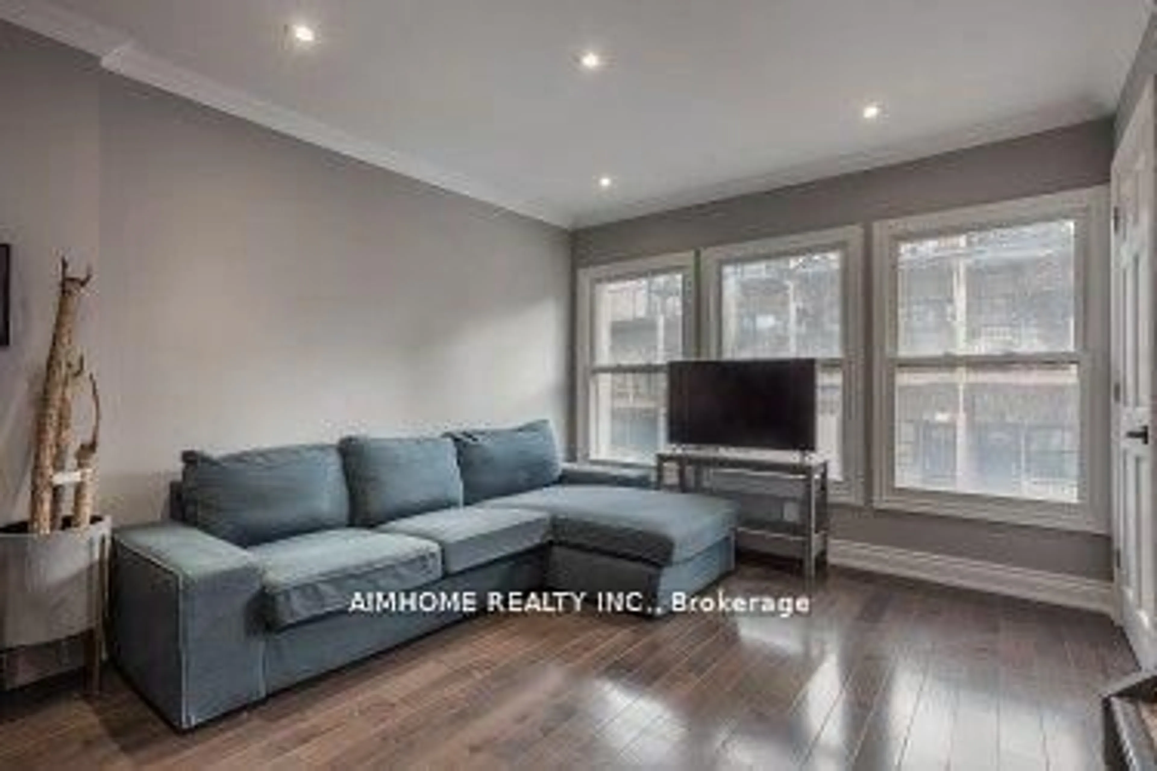 Living room with furniture, unknown for 360 R Dundas St #Th#2, Toronto Ontario M5A 2A3